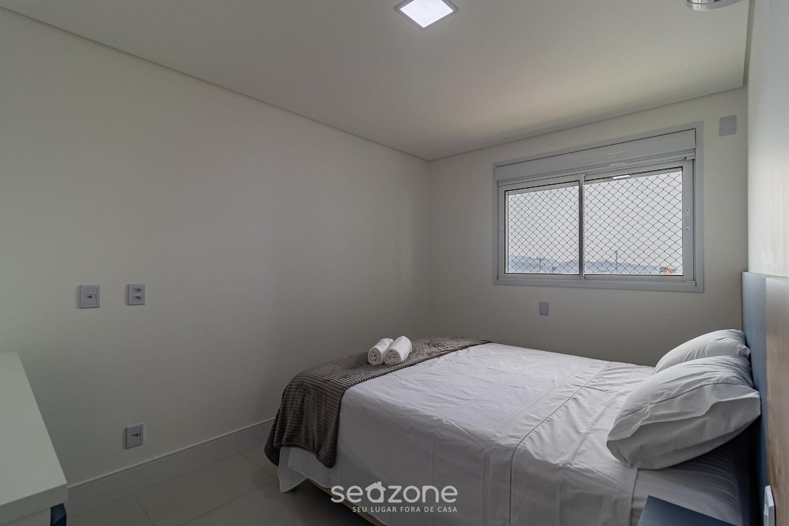 Seafront condominium with pool - SHC
