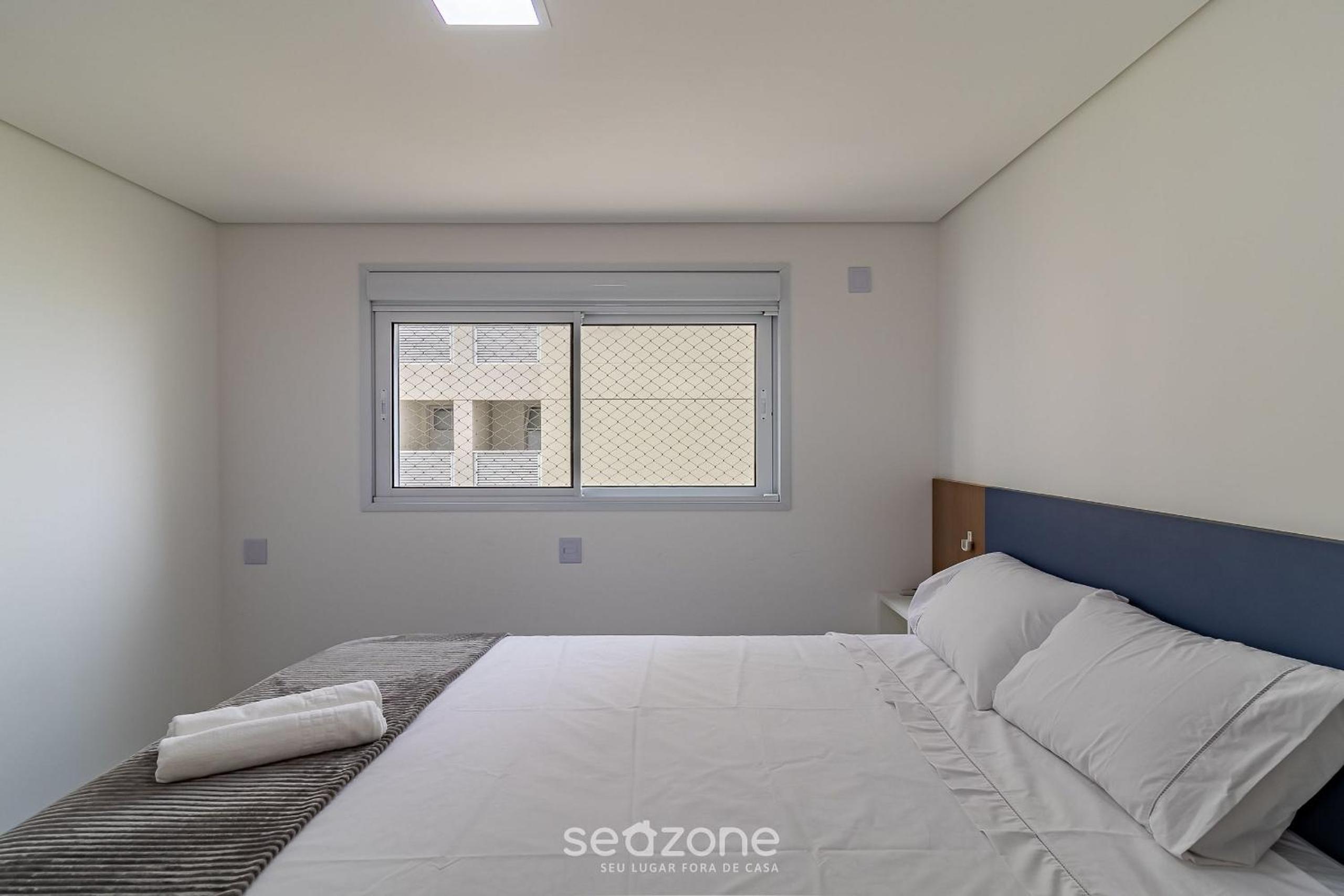 Seafront condominium with pool - SHC