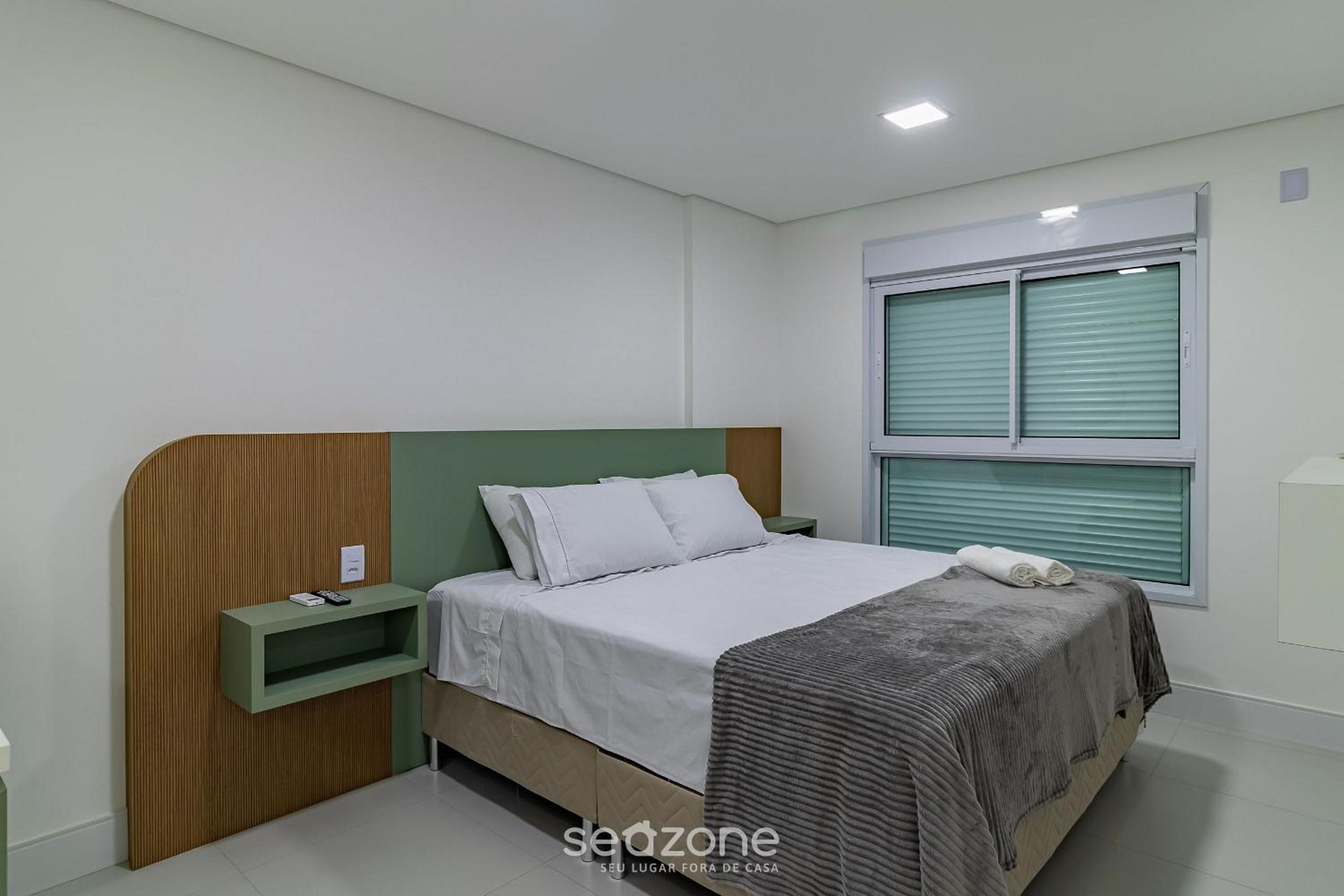 Seafront condominium with pool - SHC