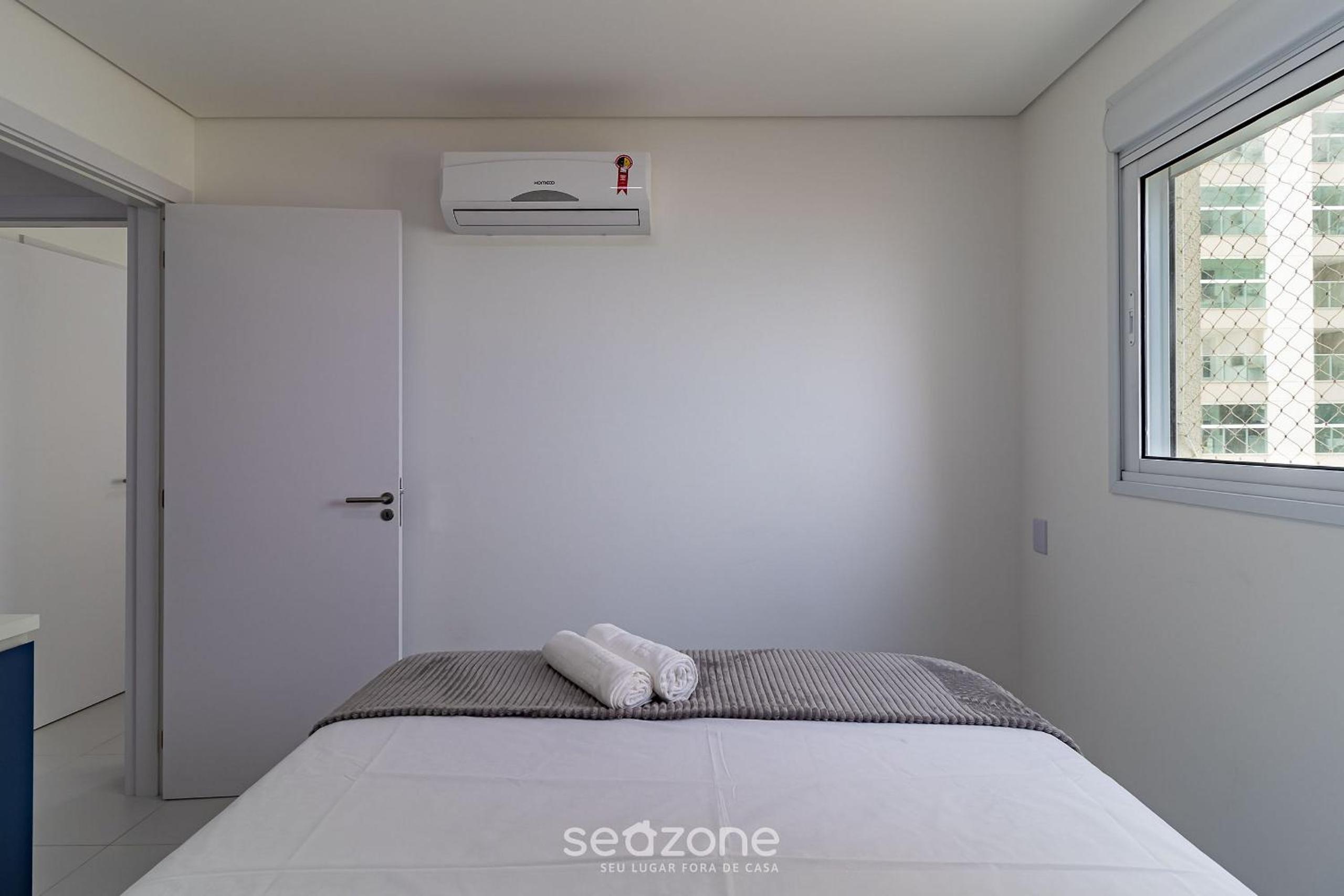 Seafront condominium with pool - SHC