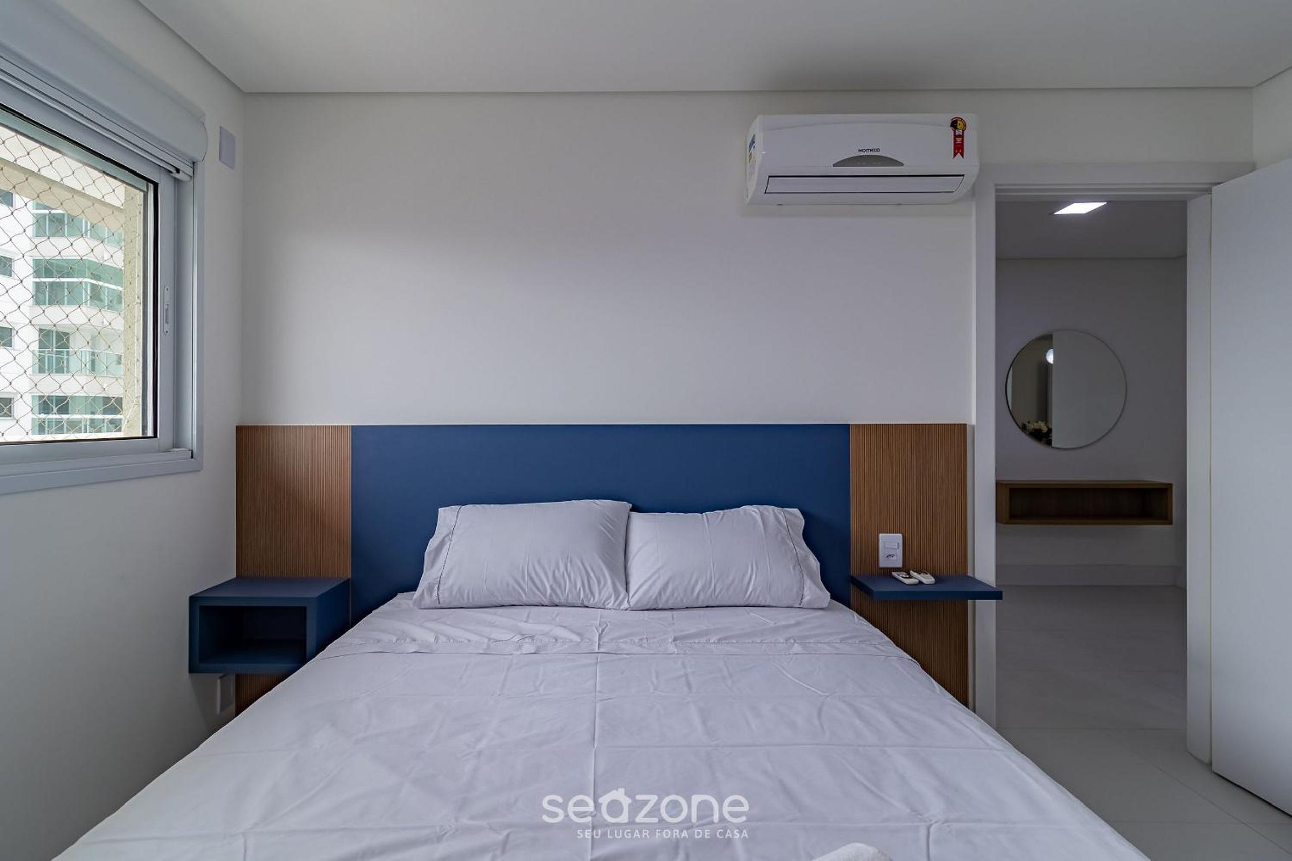 Seafront condominium with pool - SHC