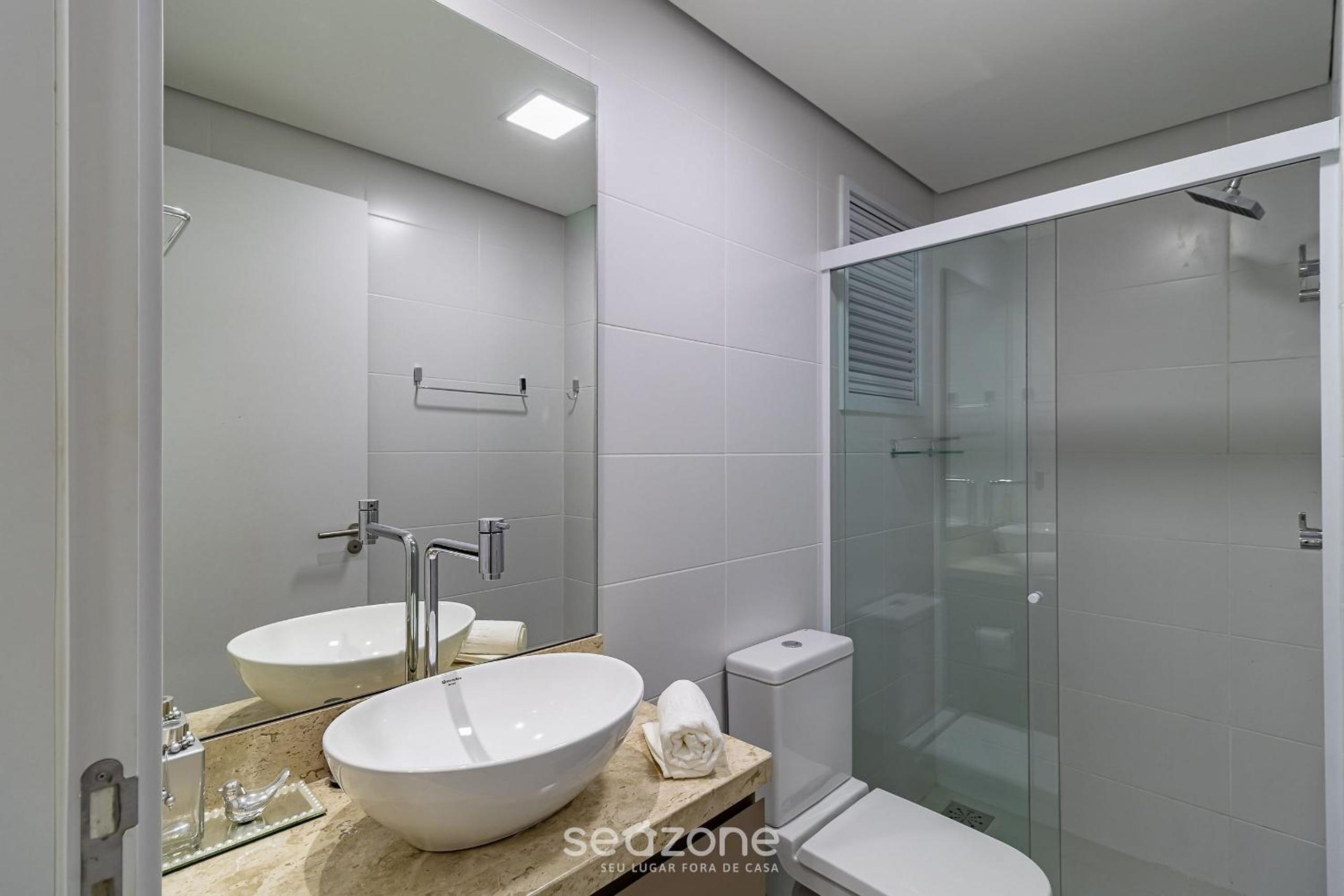 Seafront condominium with pool - SHC