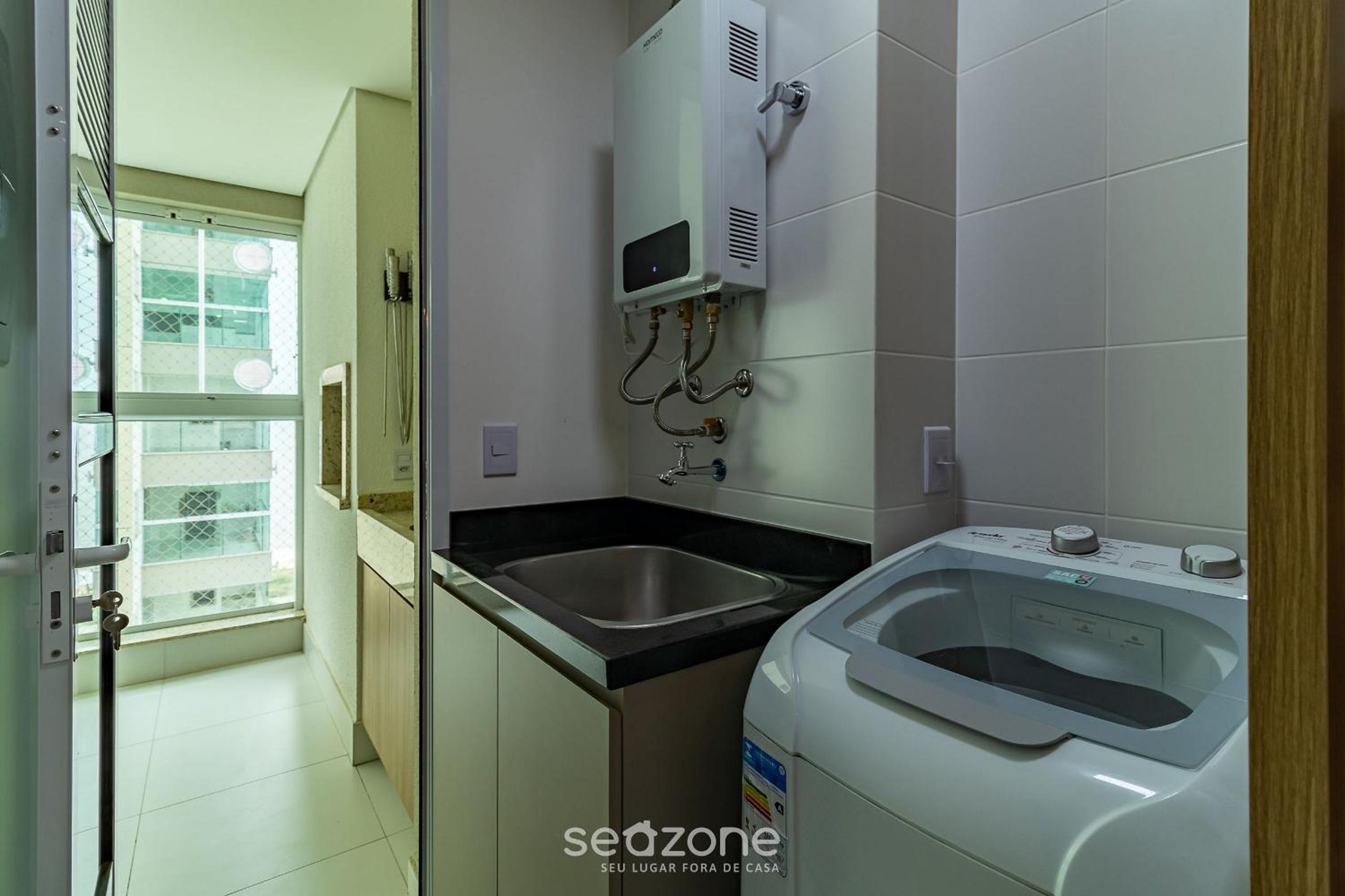 Seafront condominium with pool - SHC