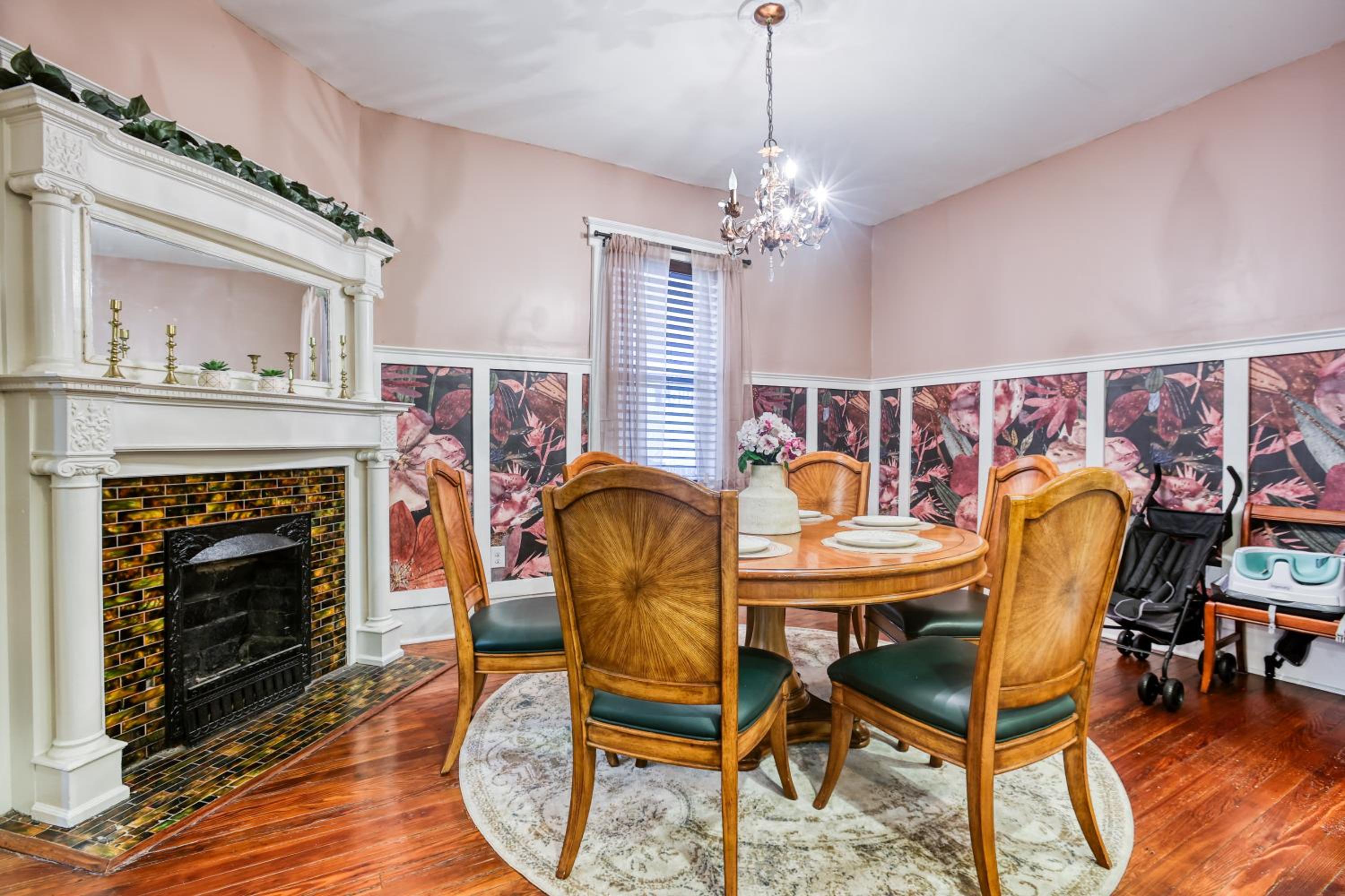 Spacious Home Near Starland, River St & DT - Arcade