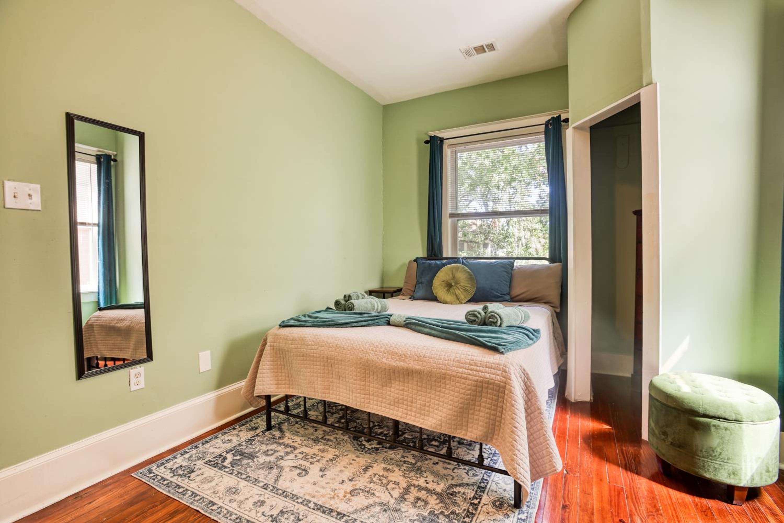 Spacious Home Near Starland, River St & DT - Arcade