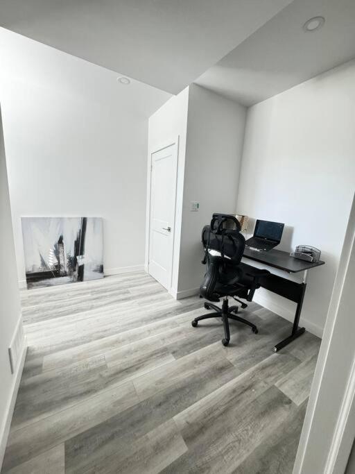 Mordern Walkout Cozy Apartment Suite