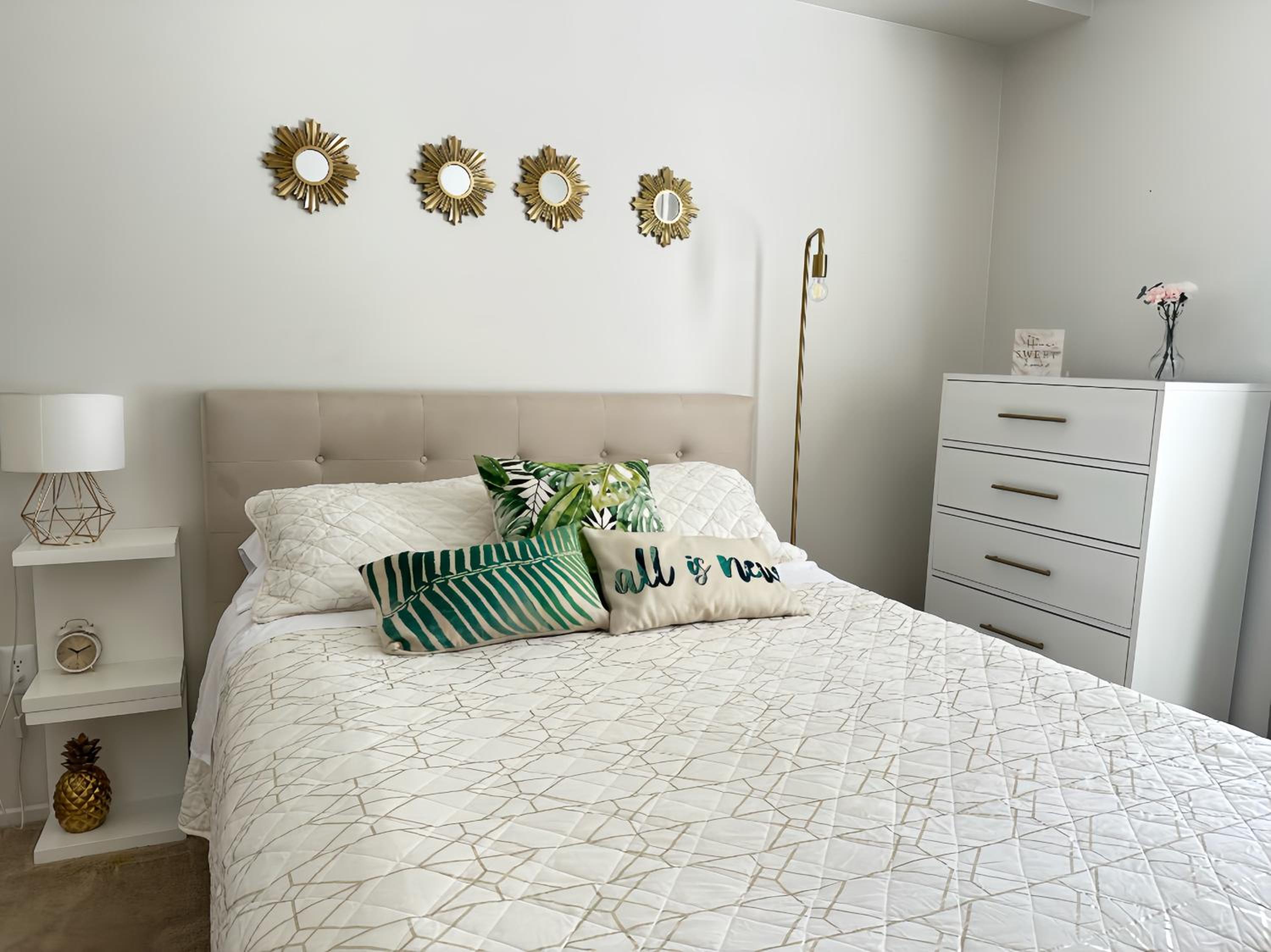 Luxe MDR apartment,Parking, Gym, Pool, jacuzzi,BBQ