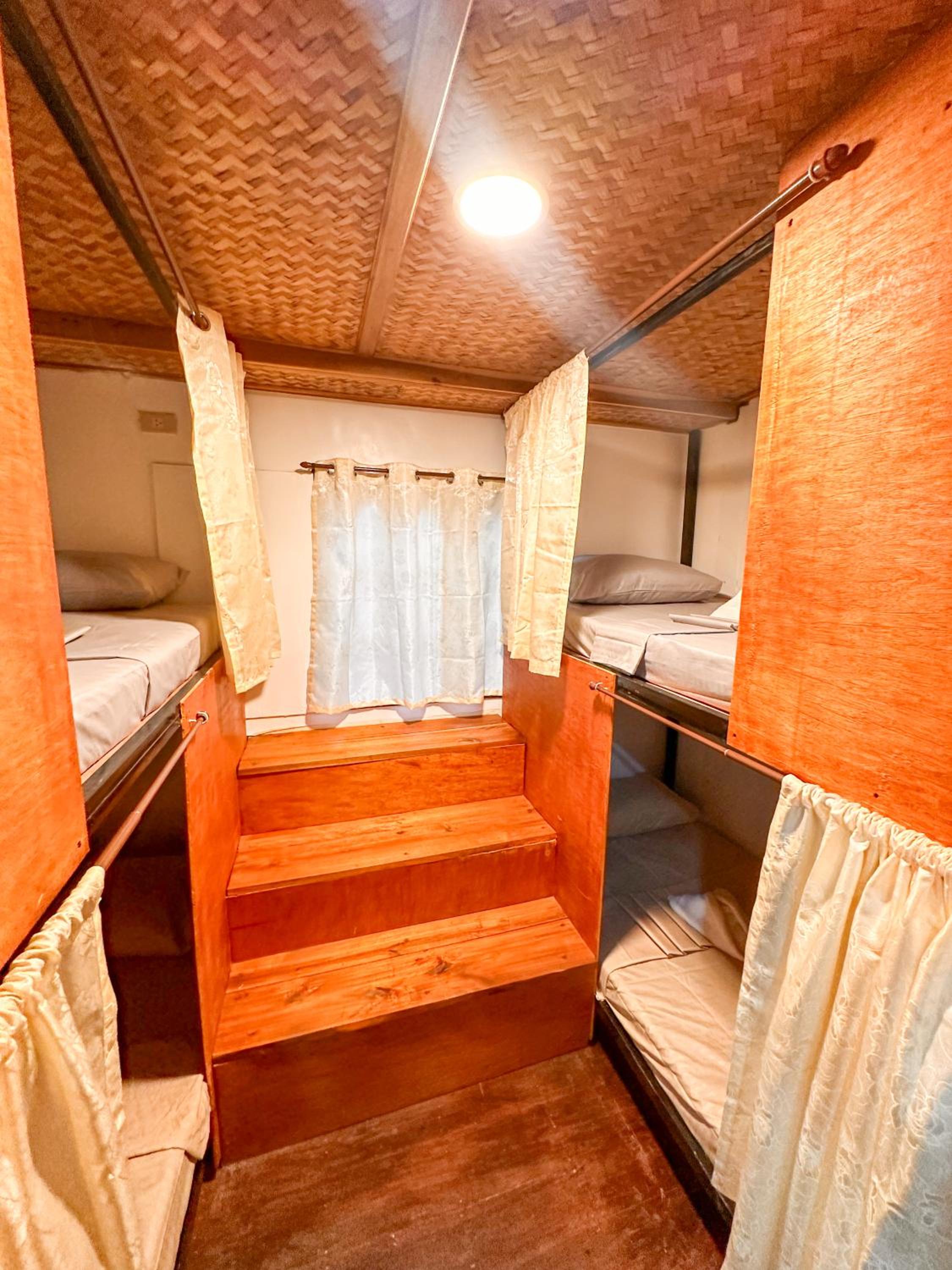 Hangout's Hostel El Nido view 5