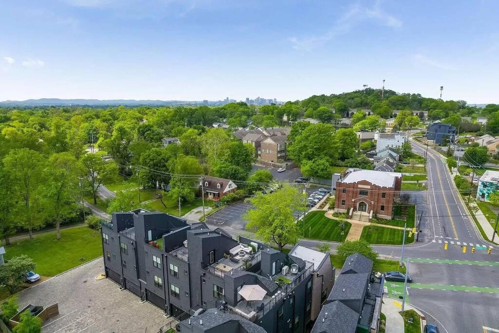 10 Min Drive Downtown, Roof Deck, Pet Friendly view 2