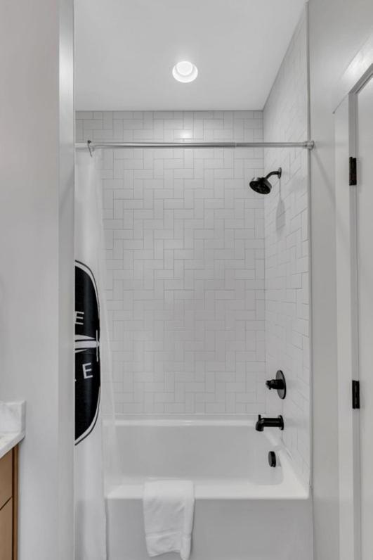 10 Min Drive Downtown, Roof Deck, Pet Friendly view 3