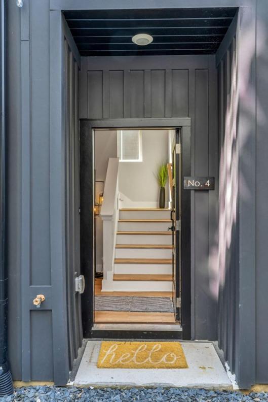 10 Min Drive Downtown, Roof Deck, Pet Friendly view 4