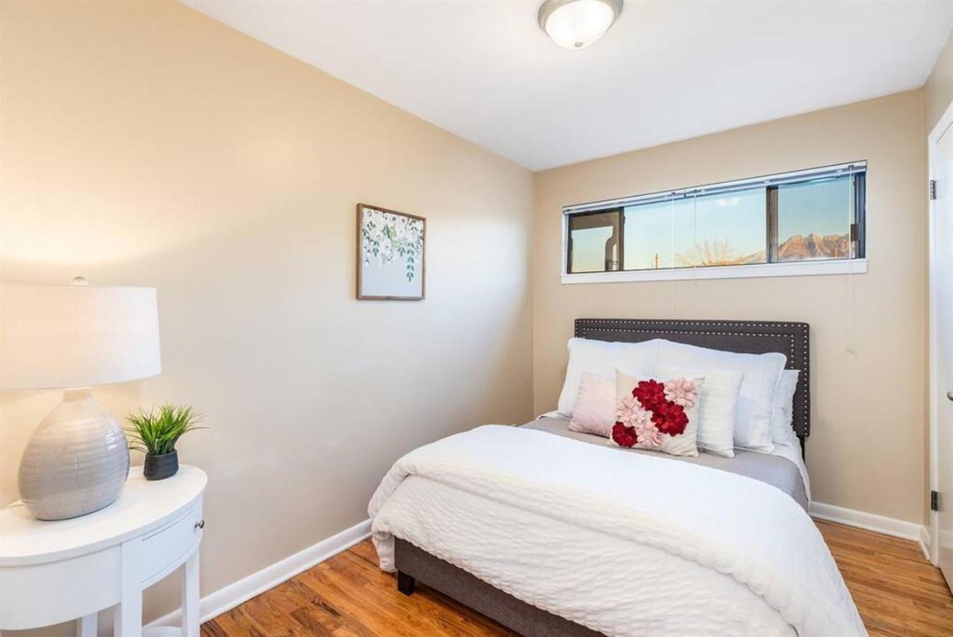 Cozy-3br-getaway-pets Allowed-nea view 4