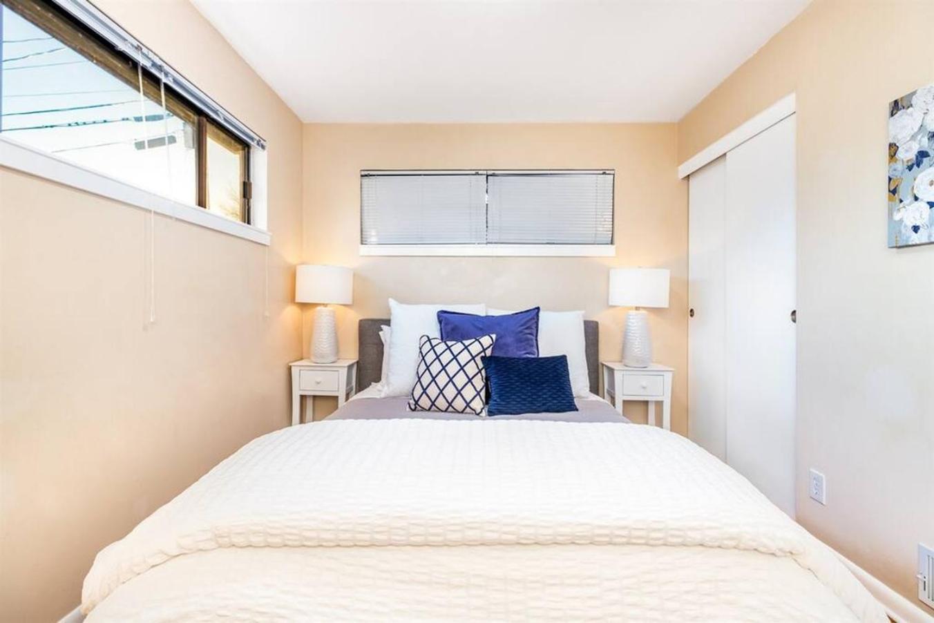 Cozy-3br-getaway-pets Allowed-nea view 5