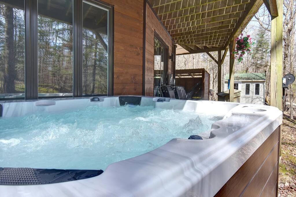 Modern Luxurious Nordic Chalet Private Jacuzzi