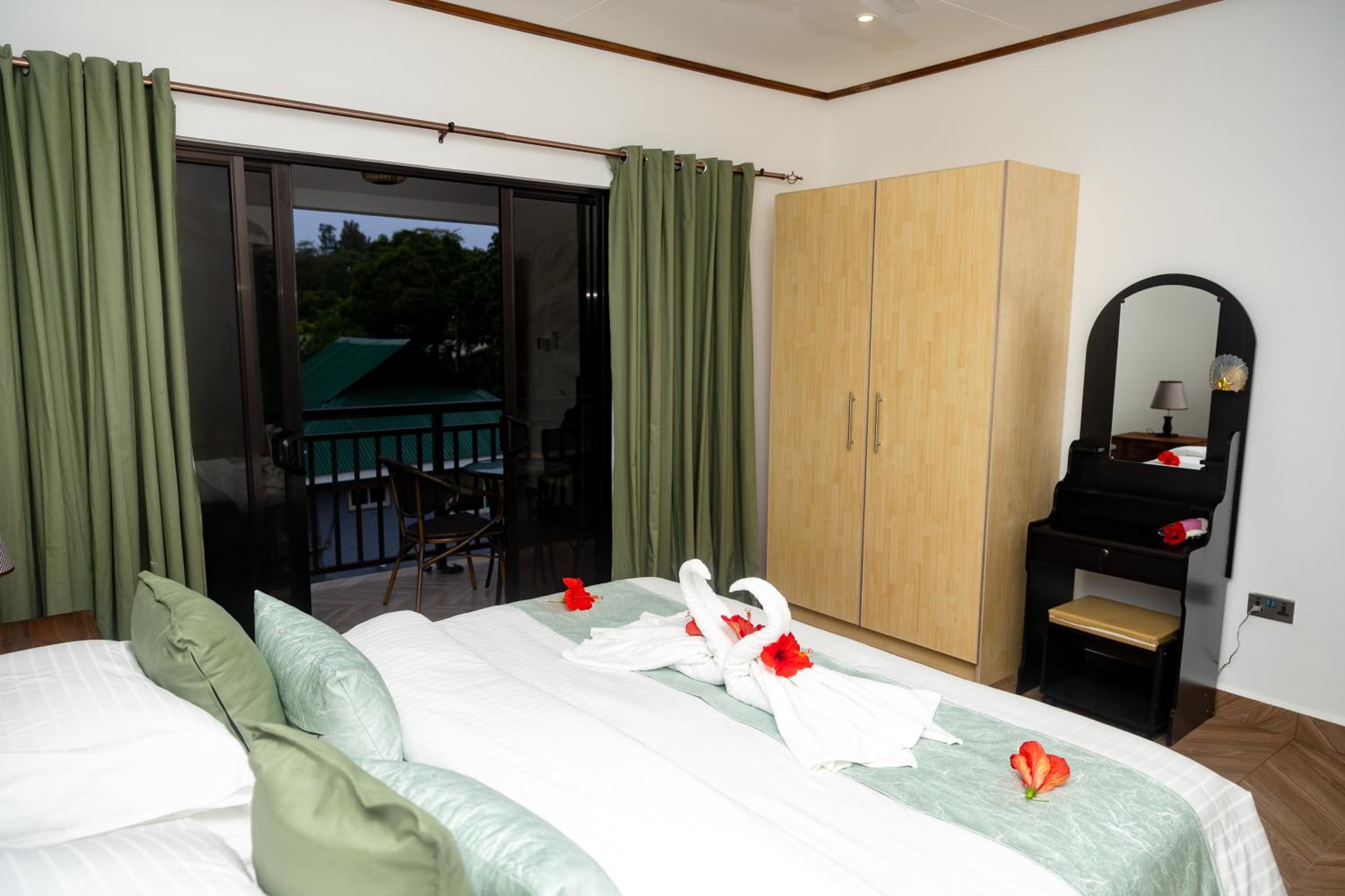 LA Apartments photo 5