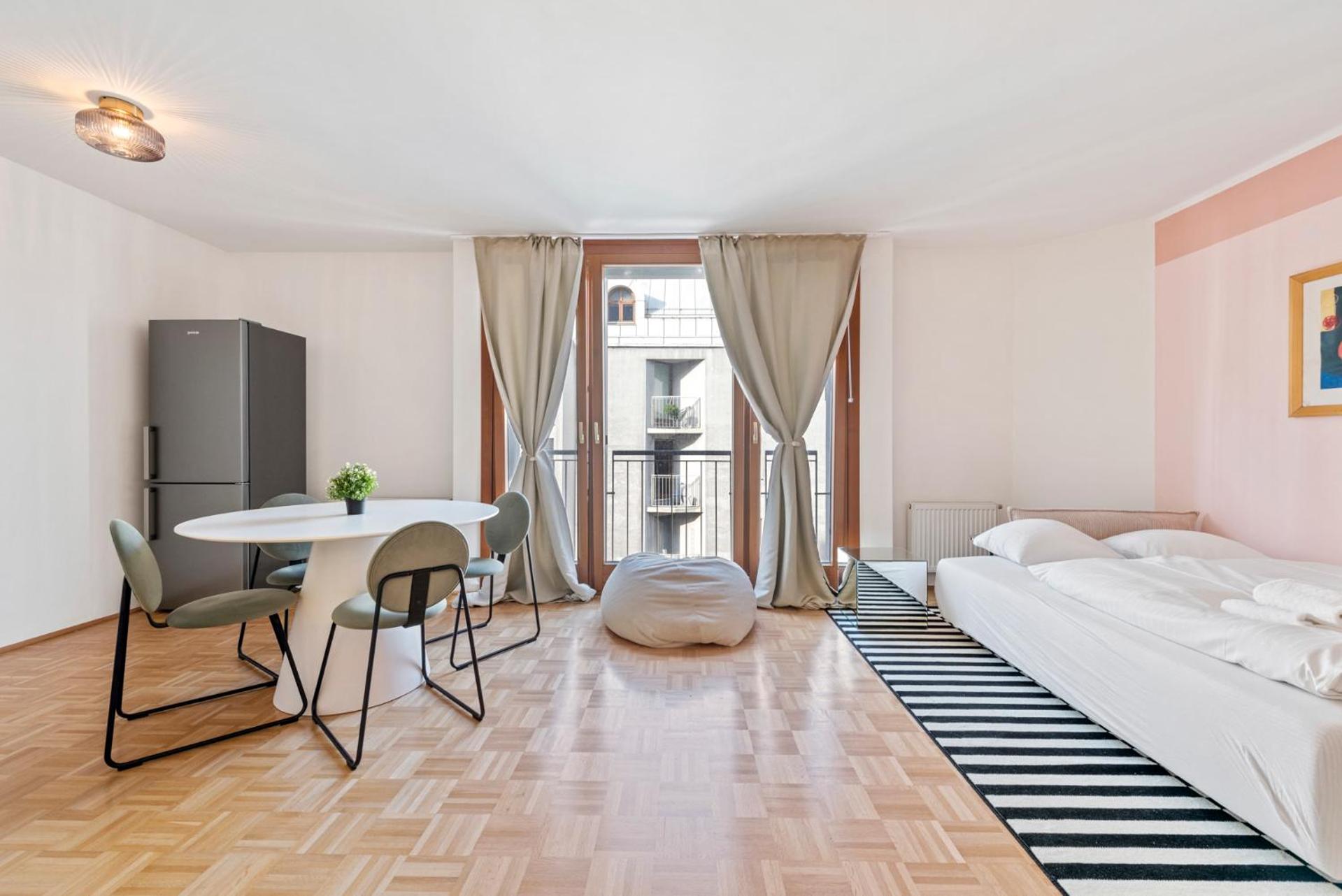 Naschmarkt City Apartment is Calling