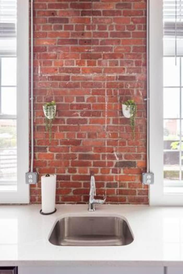 Jennifer's Stylish Downtown Brick Foundry Escape view 3