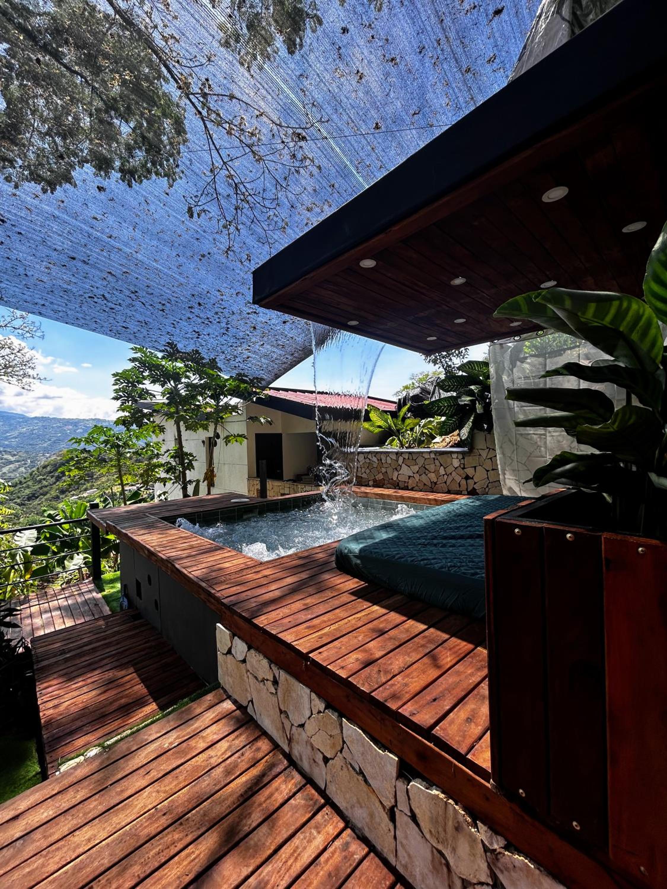 Cabaña Cedro Amarillo - Jacuzzi Grande Con Calefacción - Cerca a Medellín