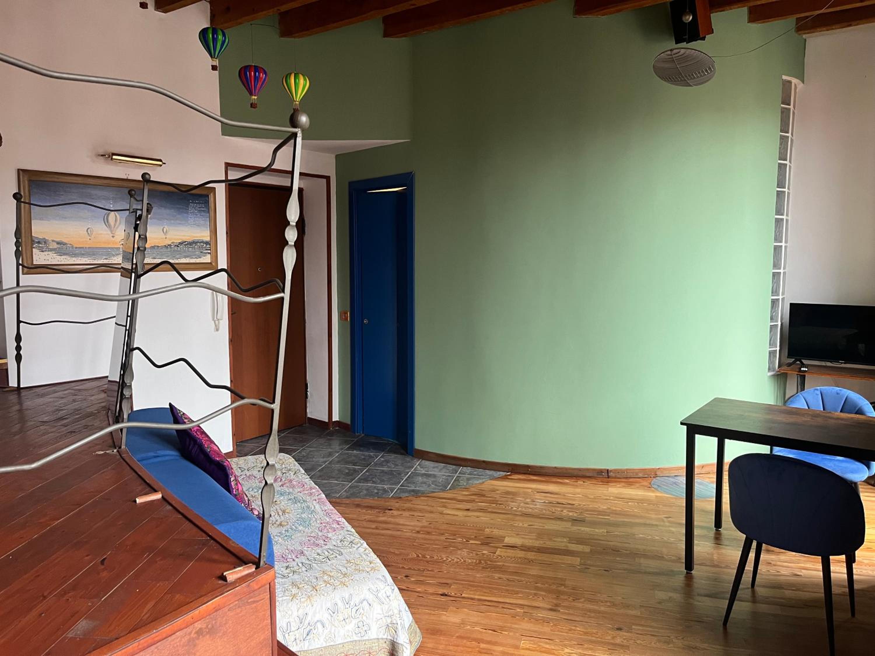 BNB MAX - Exclusive studio - Central station