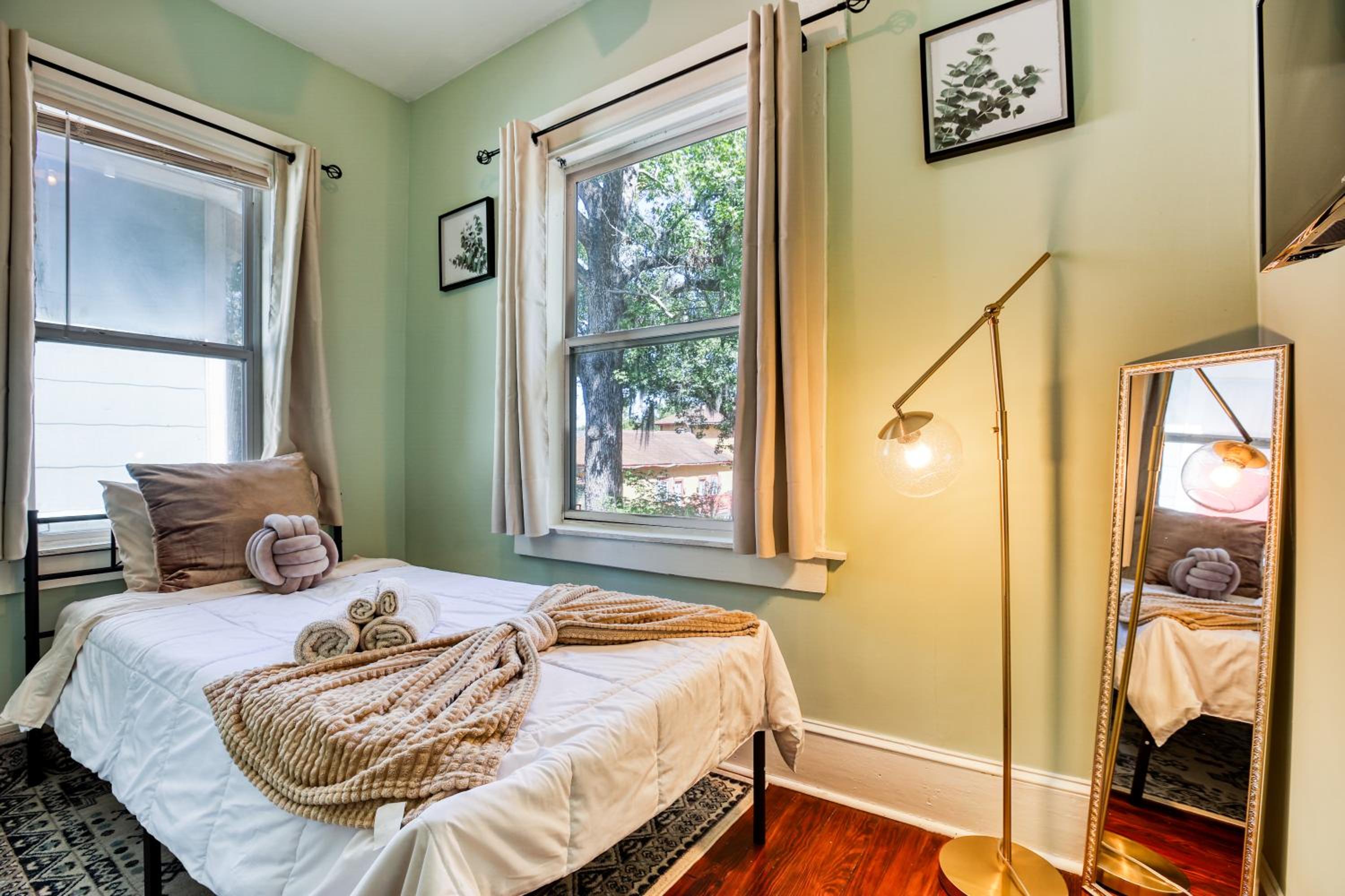 Spacious Home Near Starland, River St & DT - Arcade