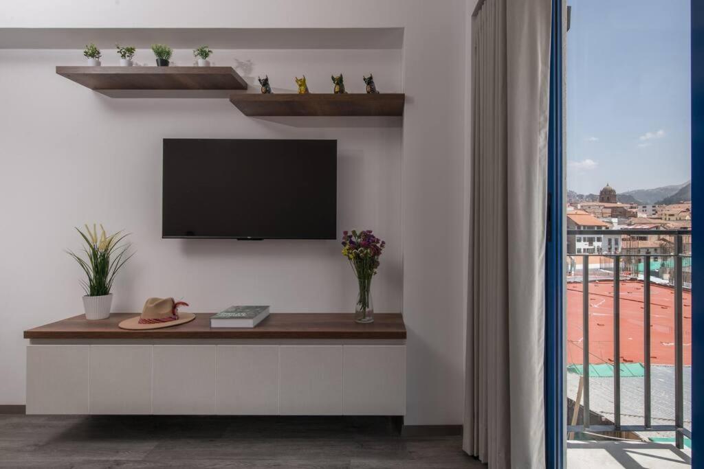 Cozy modern heart of city view 4