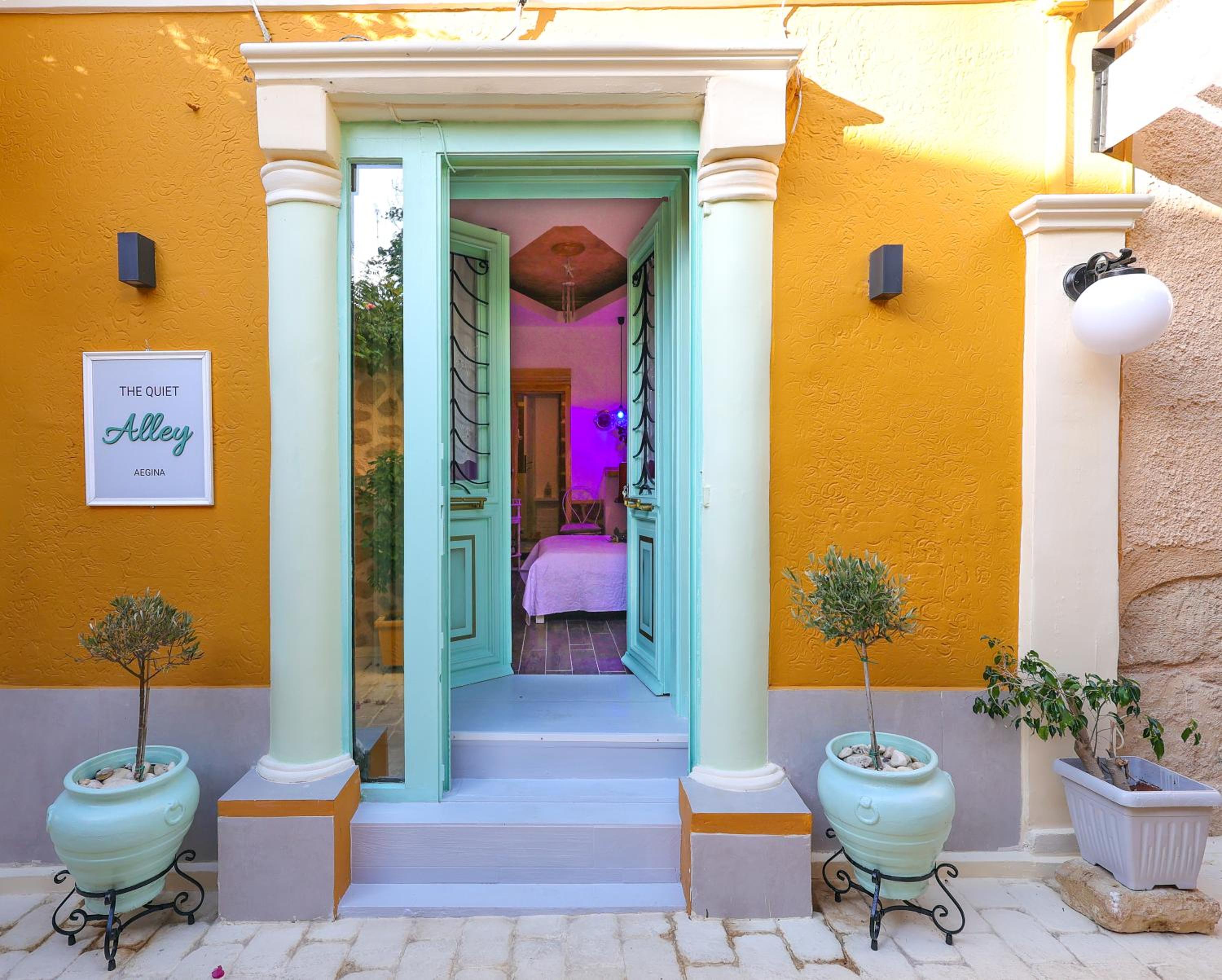 The Quiet Alley Studios Aegina view 3