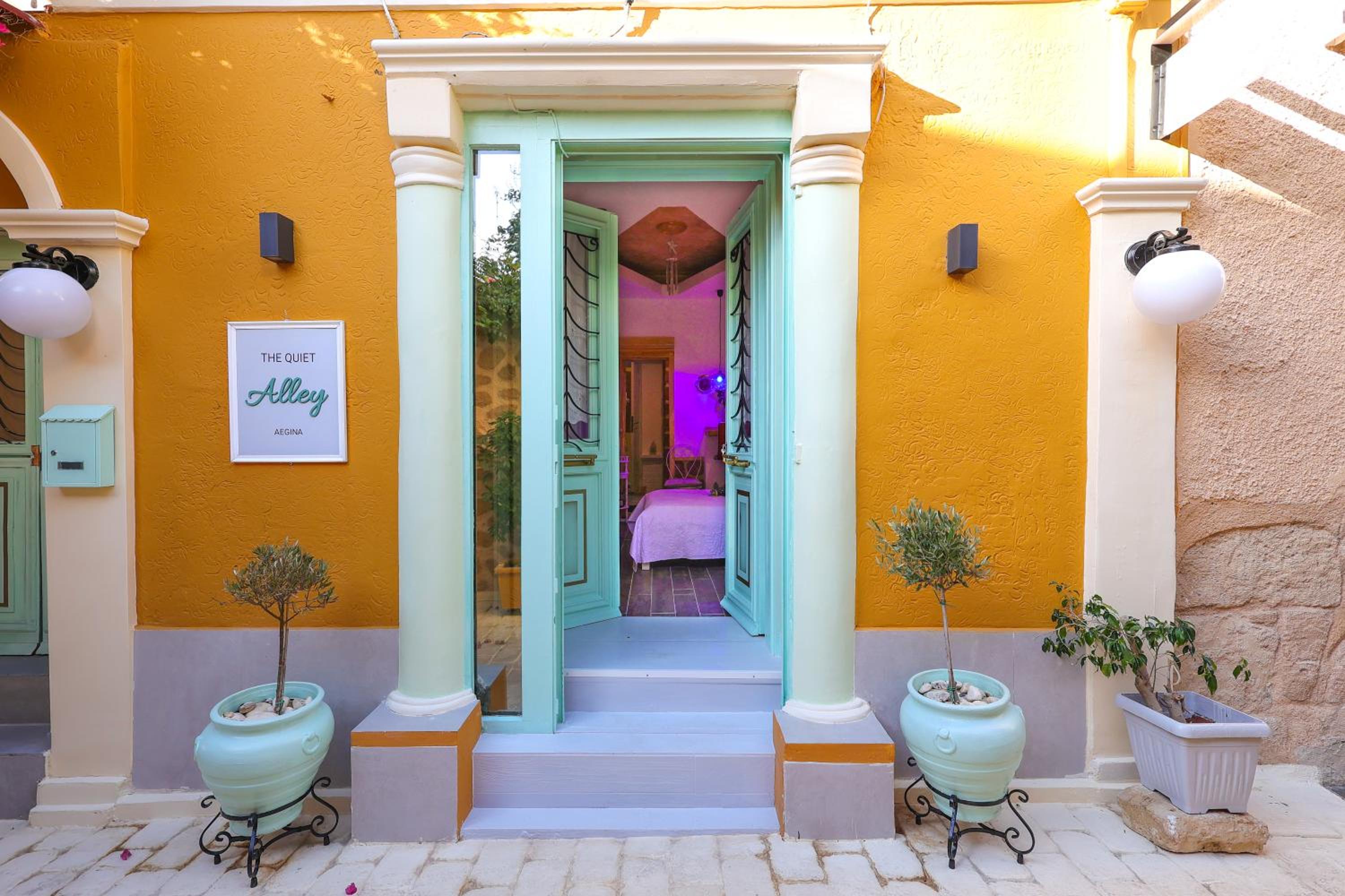 The Quiet Alley Studios Aegina view 5