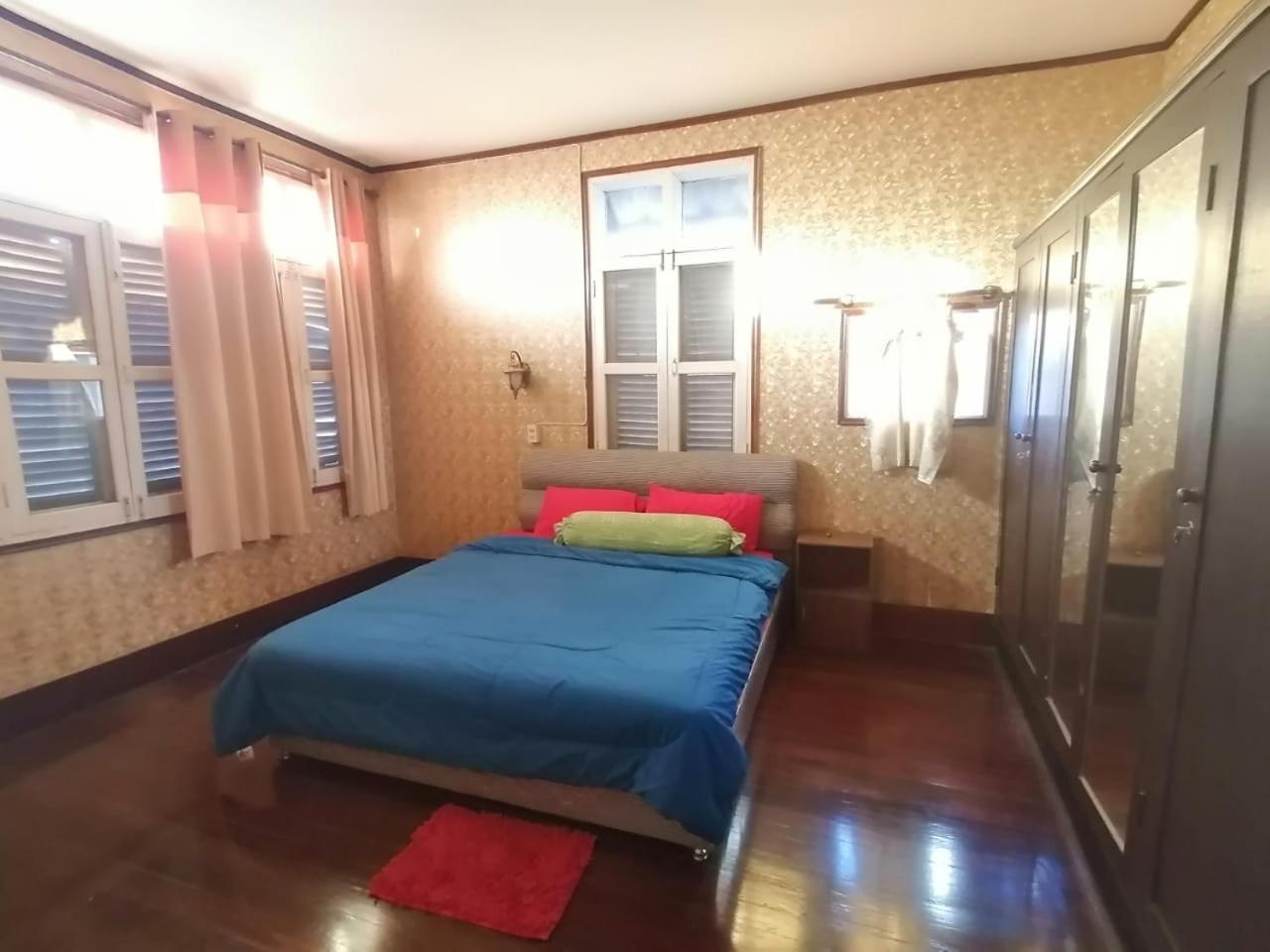 Gold house apartment