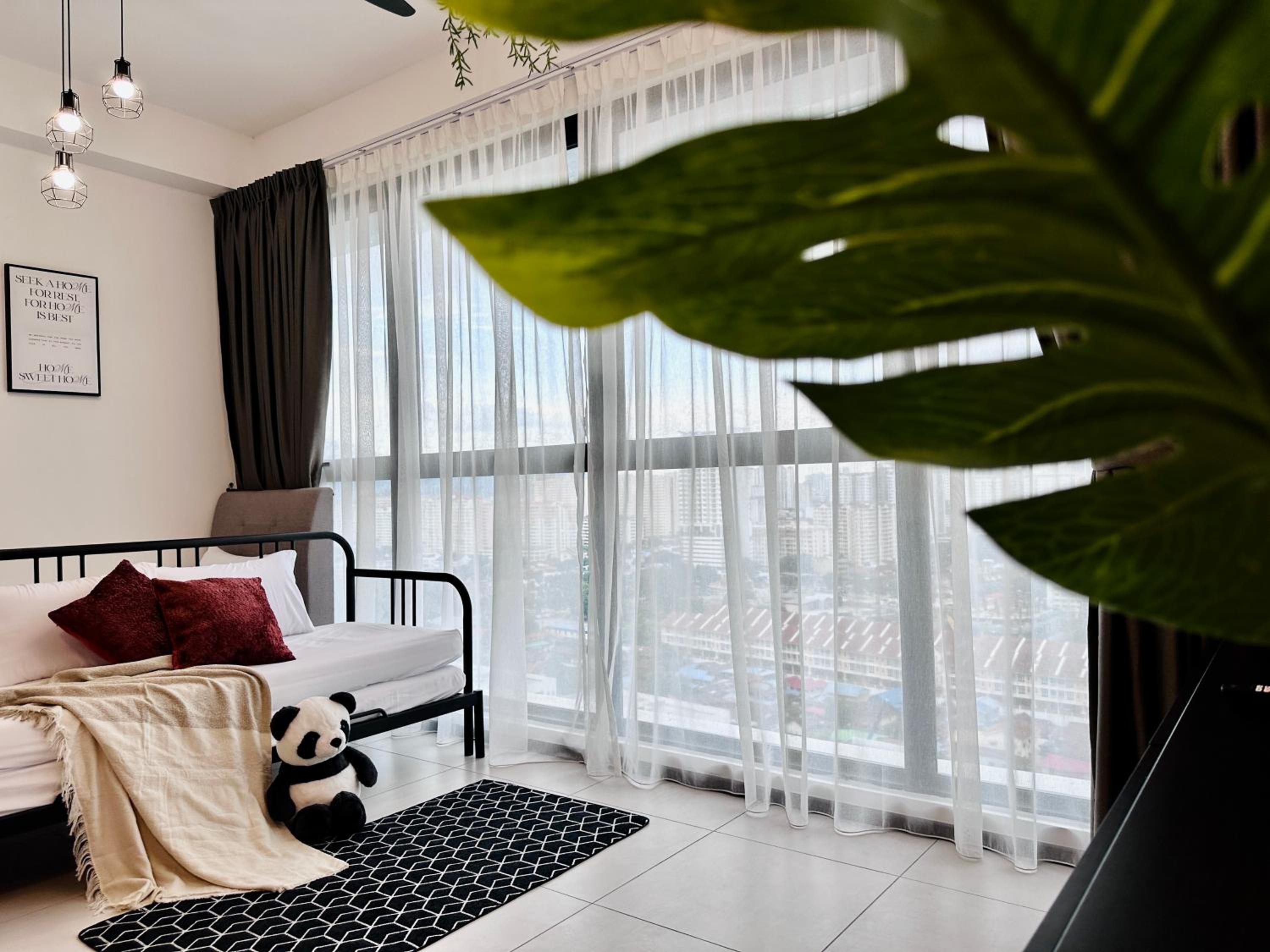 RRR New Comfy Urban Suite Homestay at Georgetown for family by Urban Staycations LOD COSY photo 3