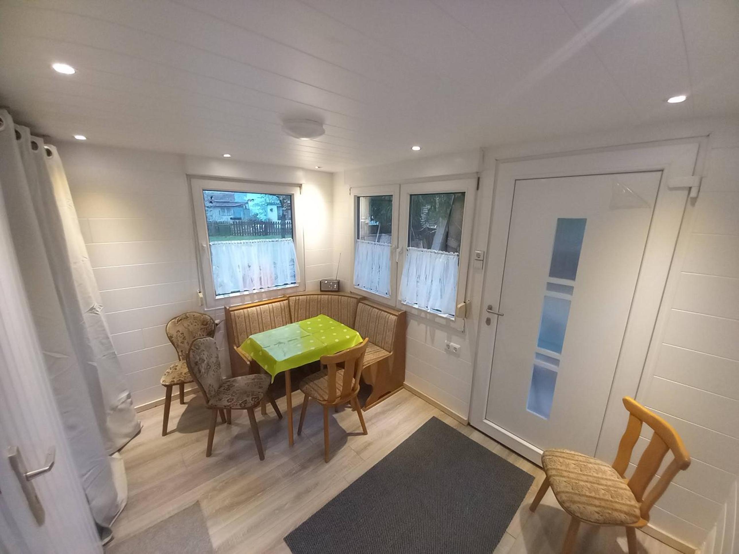 Monteur- Ferienwohnung für 5 Pers Gartenhaus