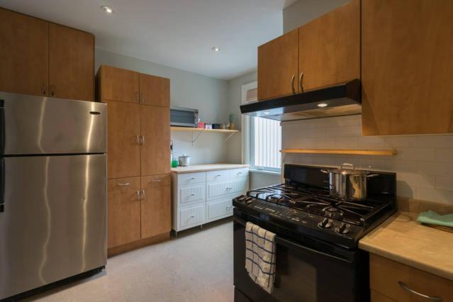 Bright and Quiet Bedroom near Subway, Koreatown and UofT
