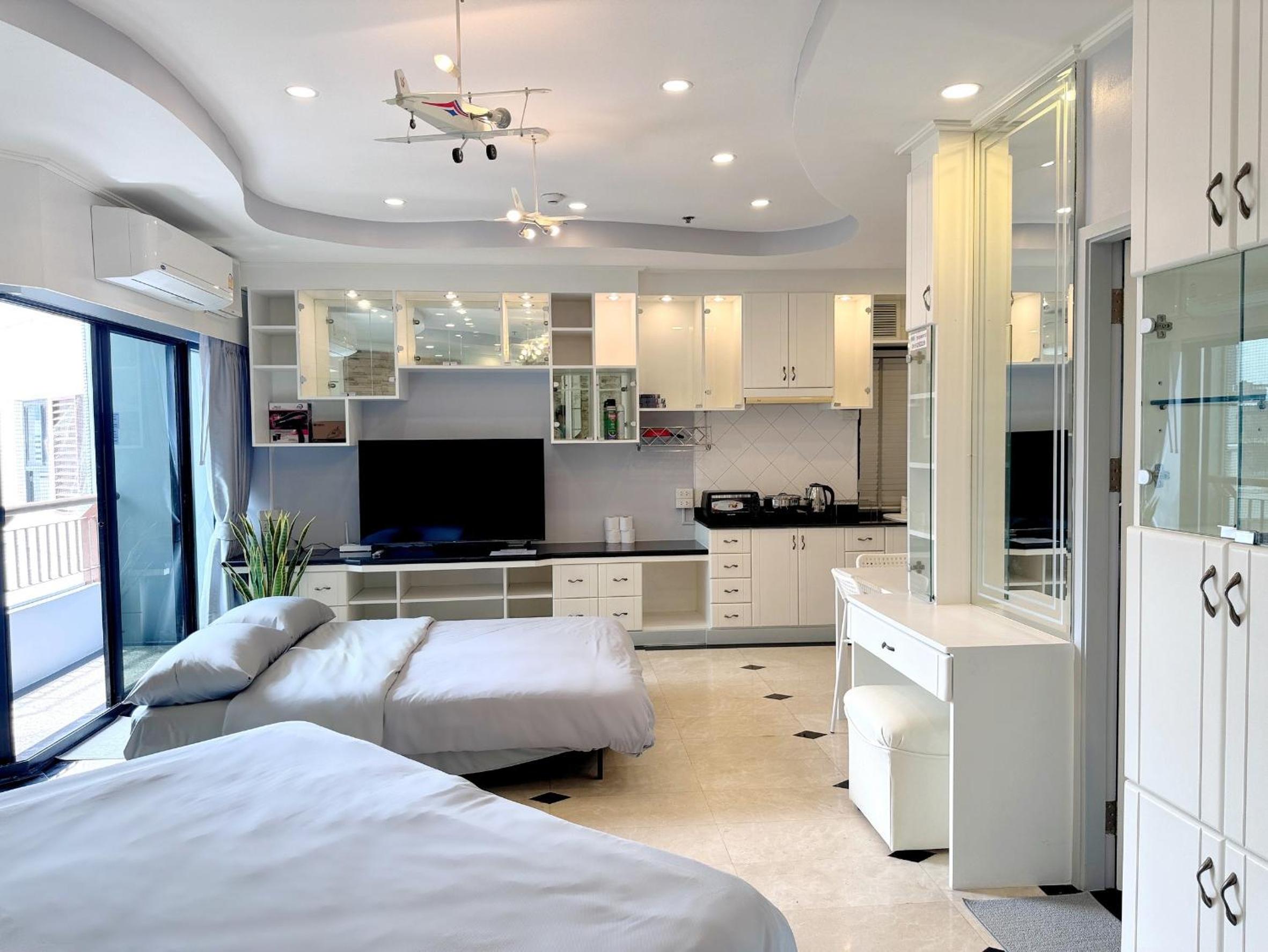 Center Bangkok Suite next to Platinum mall