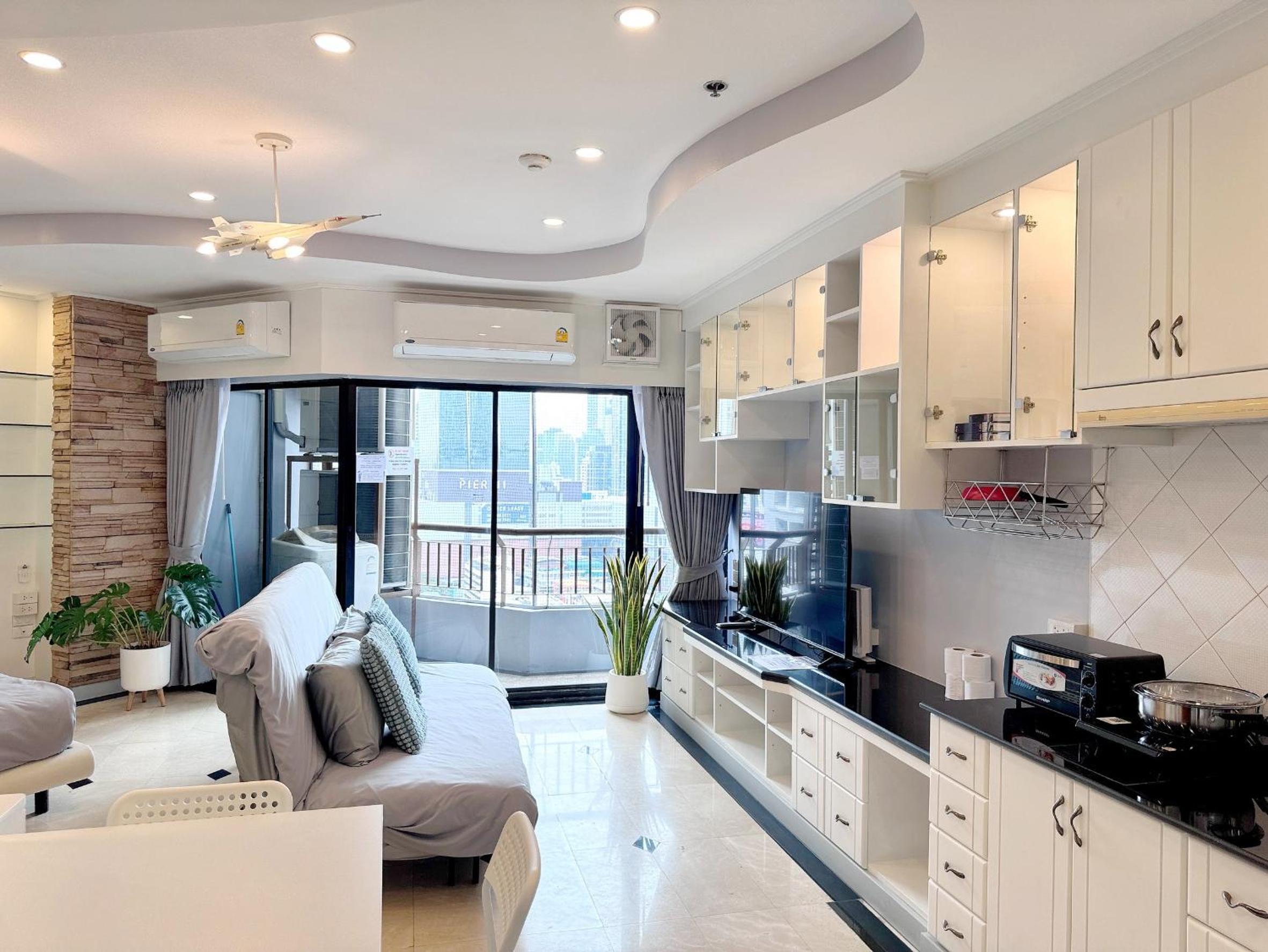 Center Bangkok Suite next to Platinum mall