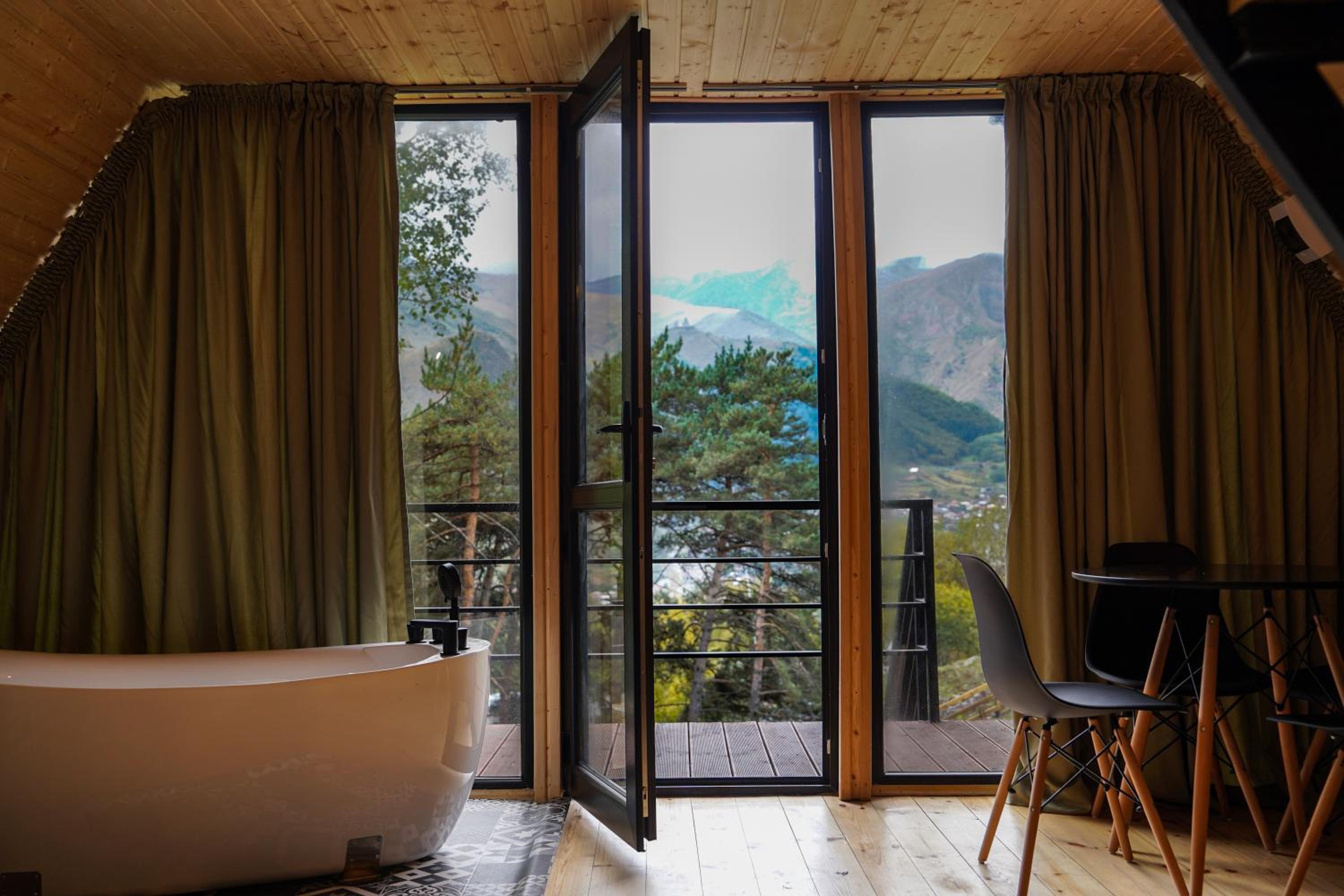 Libertà Cottage Kazbegi view 4