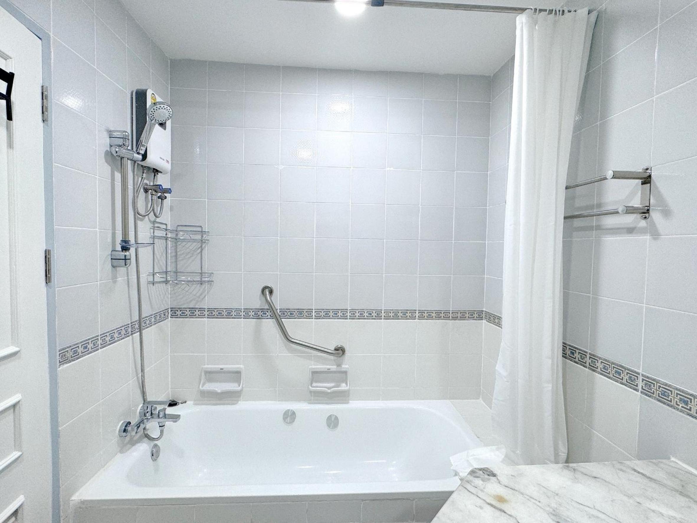 Center Bangkok Suite next to Platinum mall