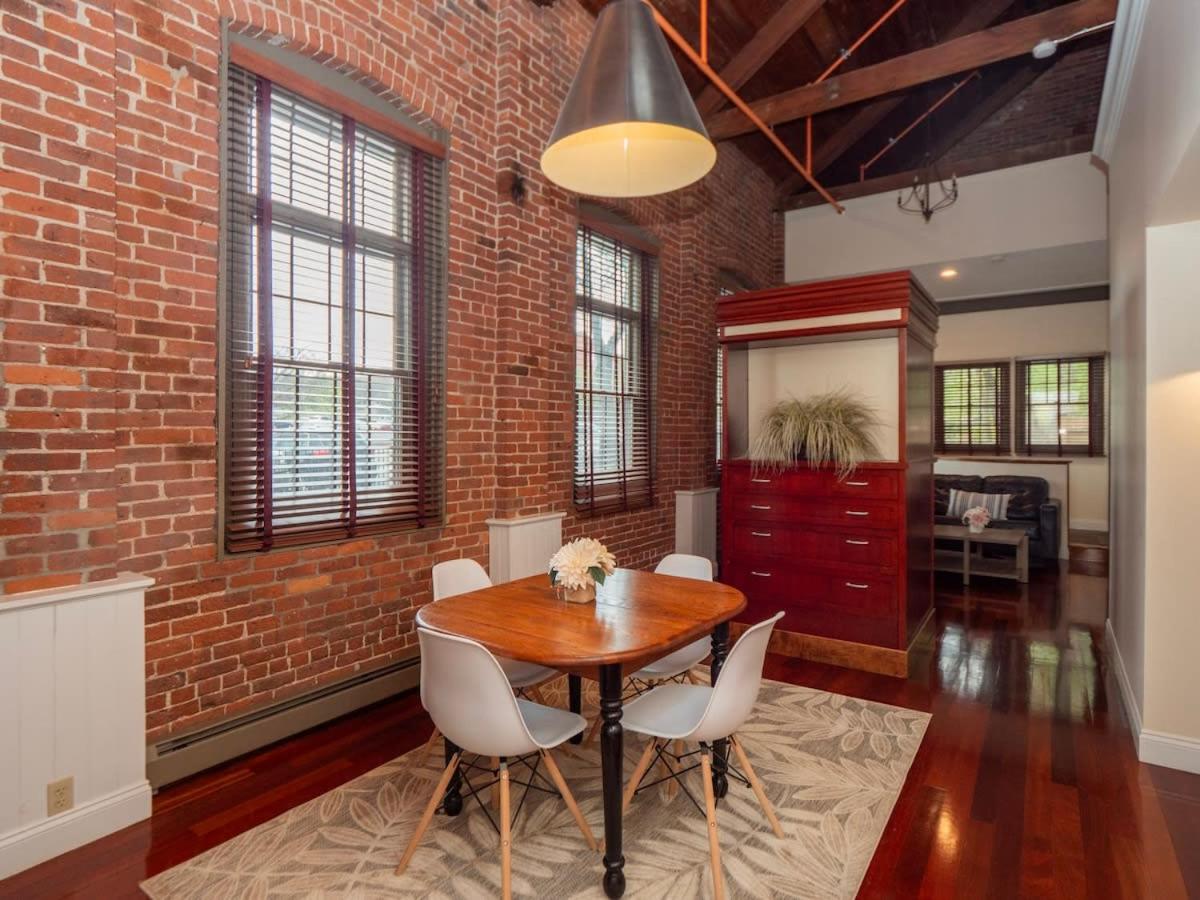 Jennifer's Historic Riverfront Loft Private Patio