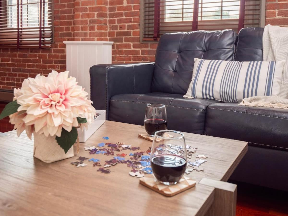 Jennifer's Historic Riverfront Loft Private Patio
