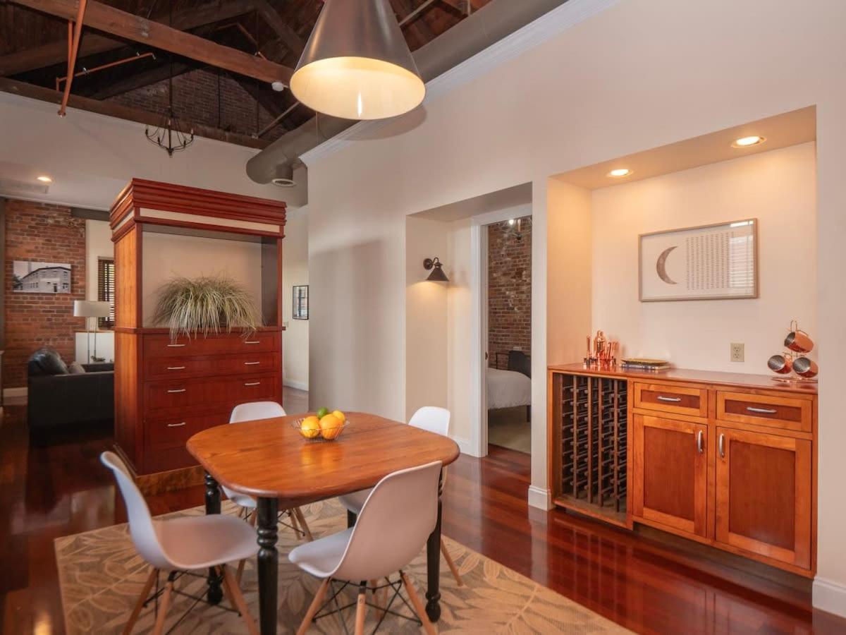 Jennifer's Historic Riverfront Loft Private Patio