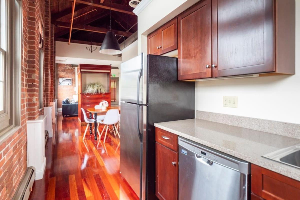 Jennifer's Historic Riverfront Loft Private Patio