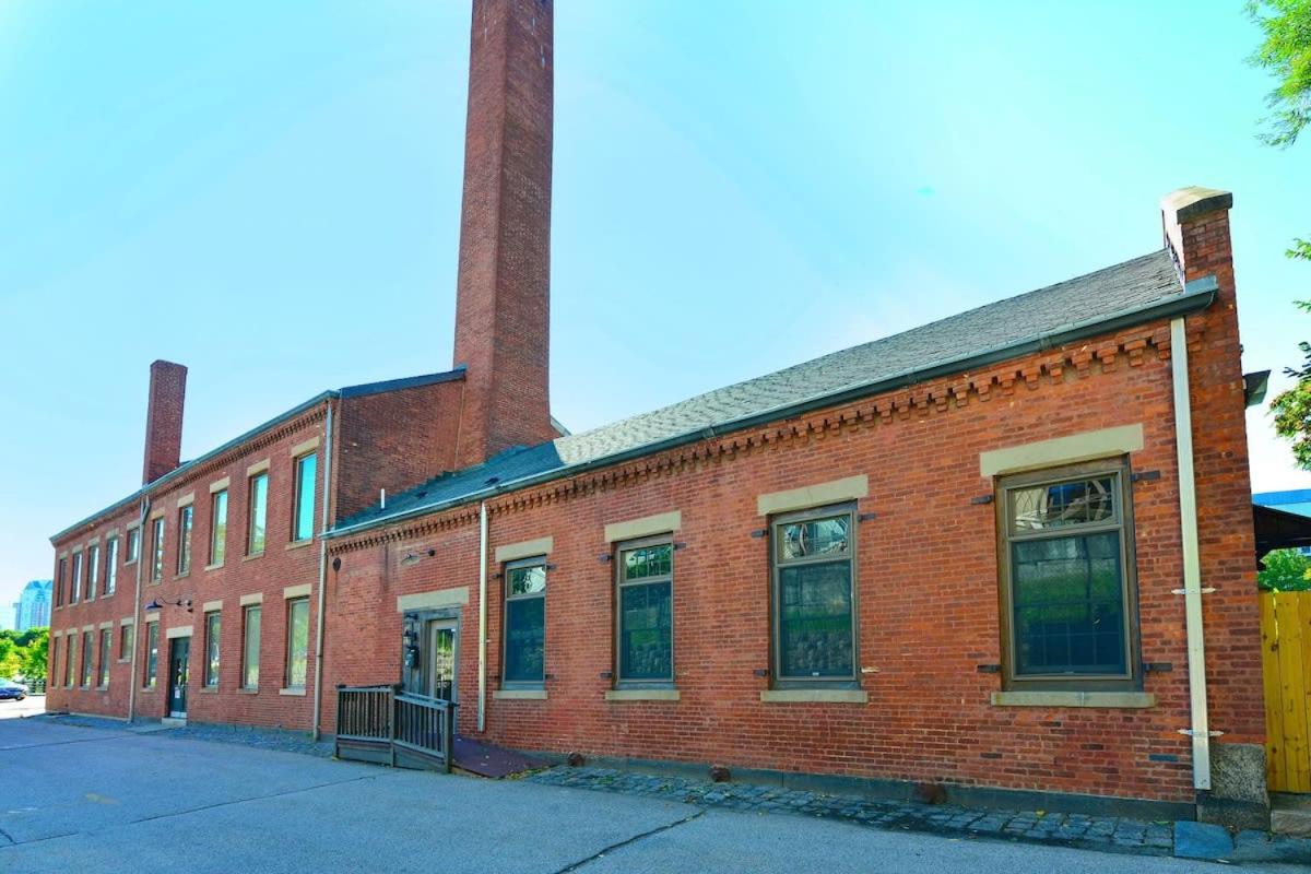Jennifer's Historic Riverfront Loft Private Patio