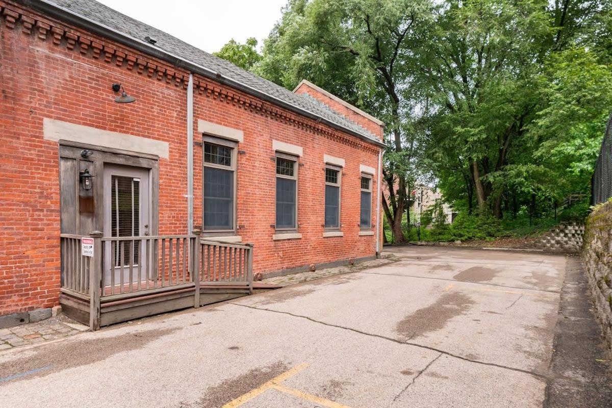 Jennifer's Historic Riverfront Loft Private Patio