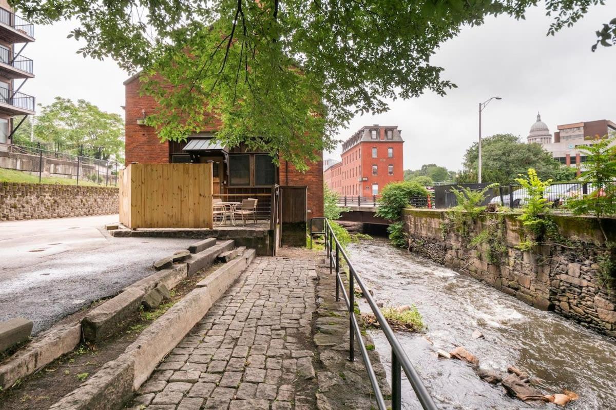 Jennifer's Historic Riverfront Loft Private Patio