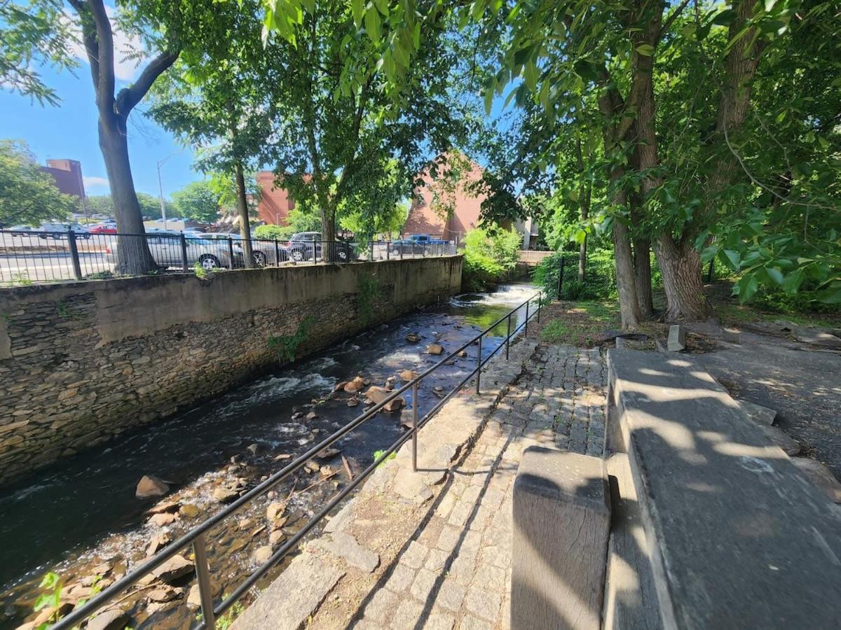 Jennifer's Historic Riverfront Loft Private Patio
