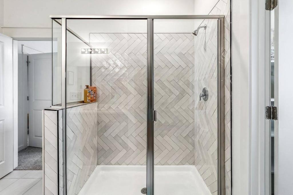 Texan Oasis, minutes from COTA, Airport, and all Austin has to offer! - Image 4