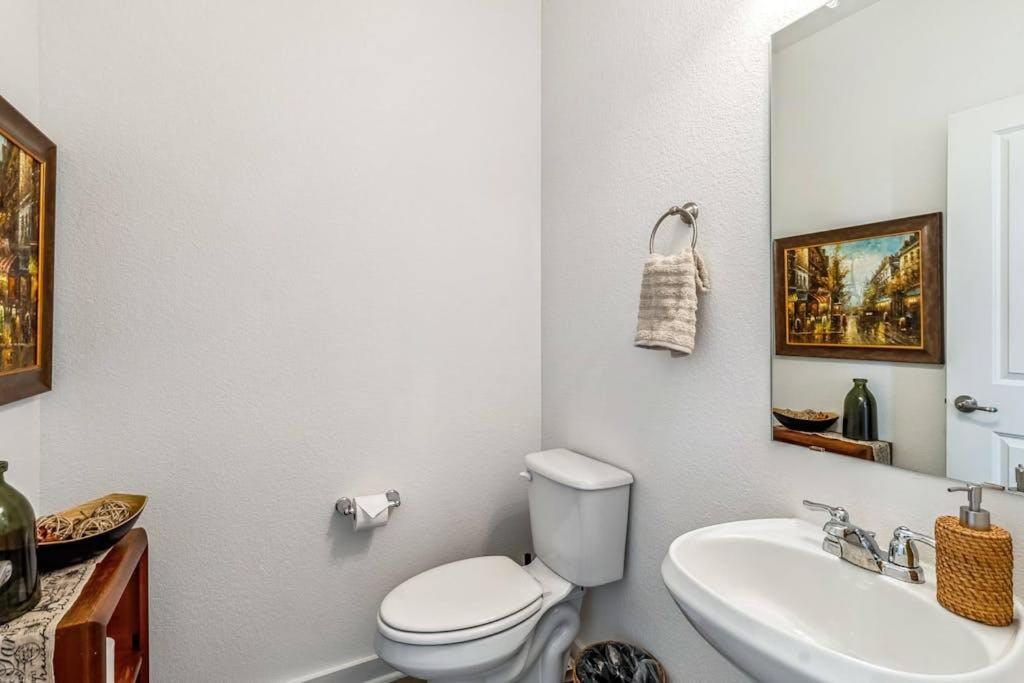 Texan Oasis, minutes from COTA, Airport, and all Austin has to offer! - Image 3