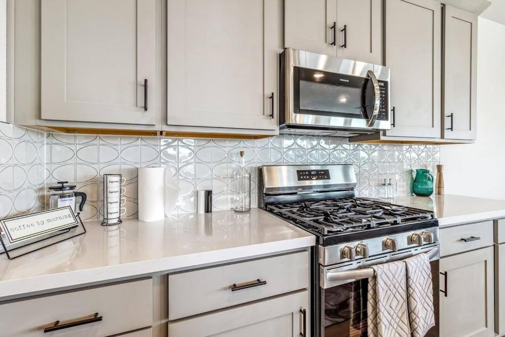 Texan Oasis, minutes from COTA, Airport, and all Austin has to offer! - Image 2