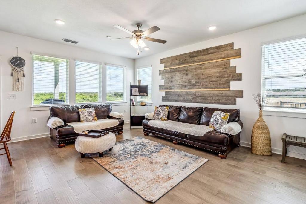 Texan Oasis, minutes from COTA, Airport, and all Austin has to offer! - Image 5