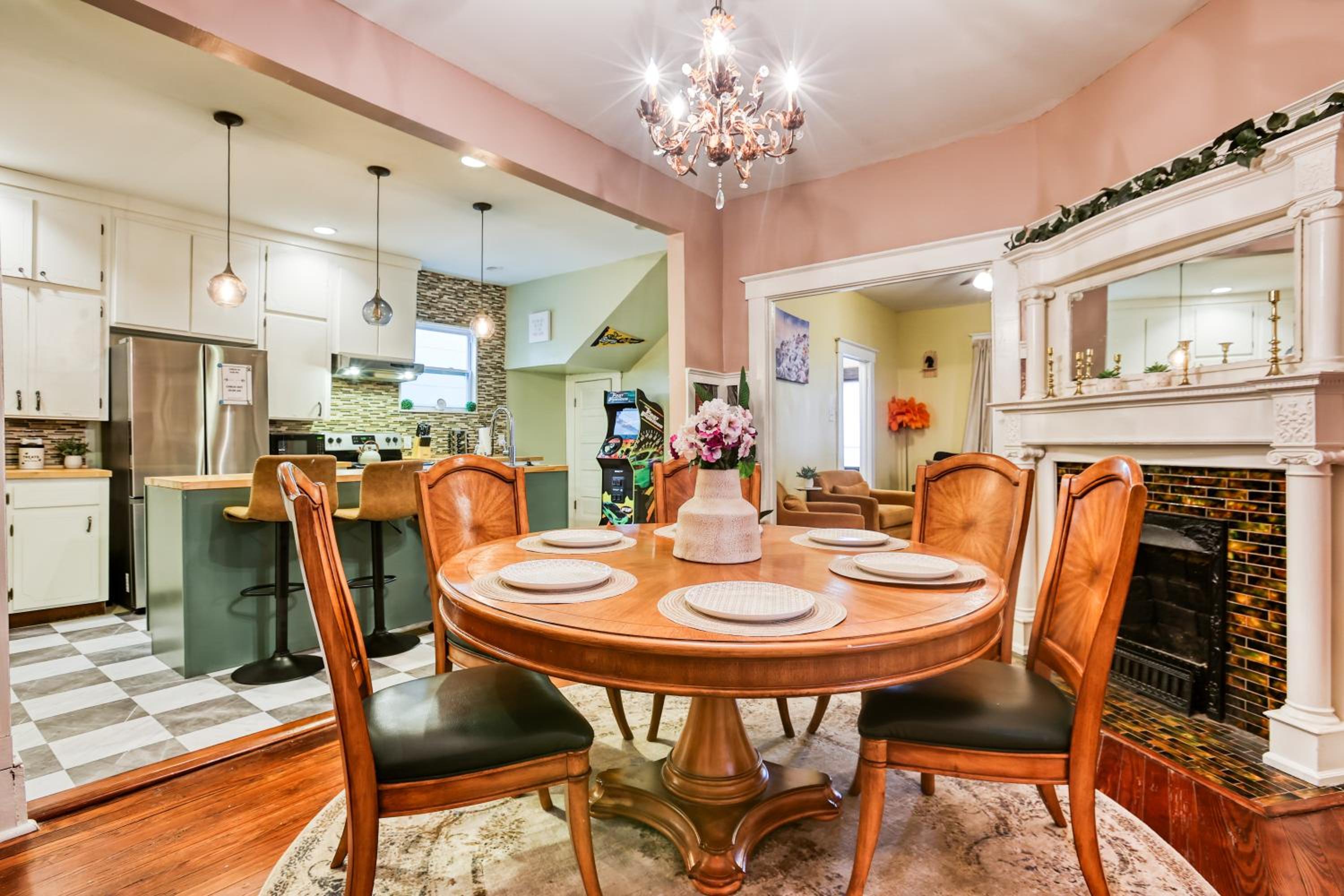 Spacious Home Near Starland, River St & DT - Arcade