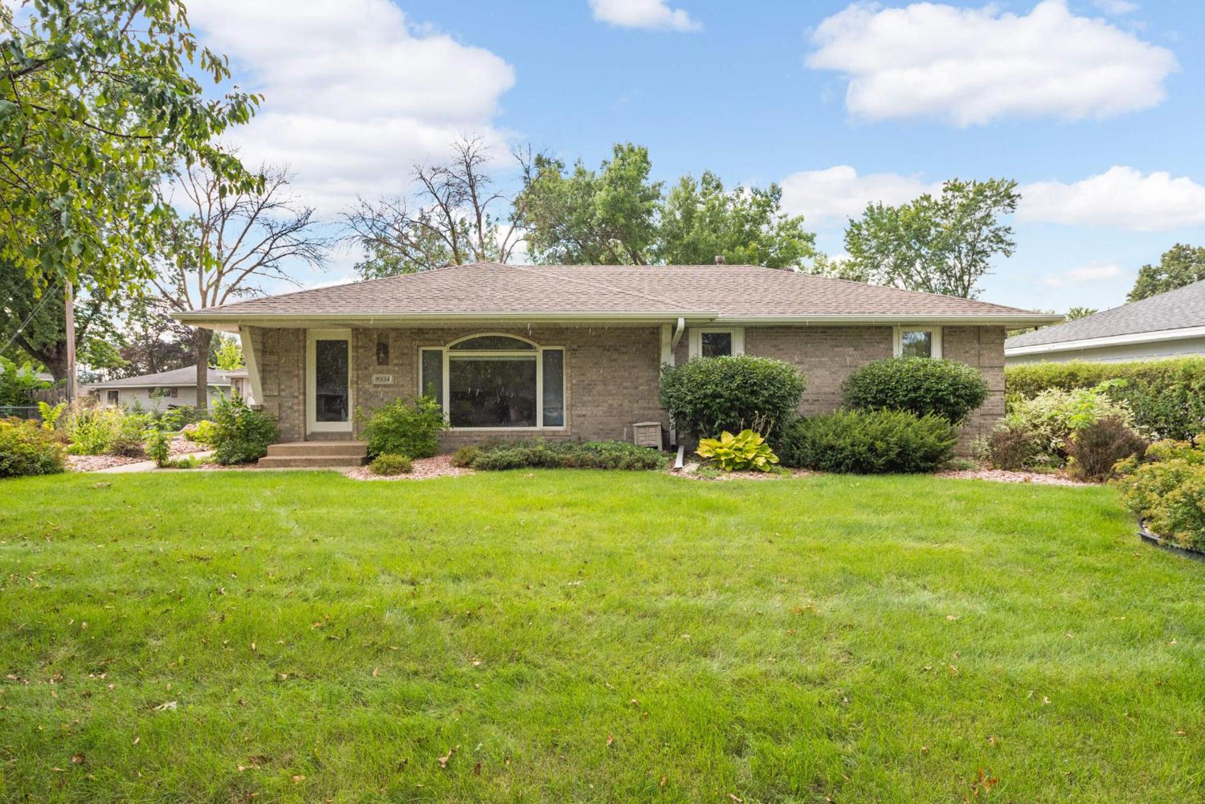 Cottage Grove Haven, Spacious 4-Bed, 3 Baths Retreat