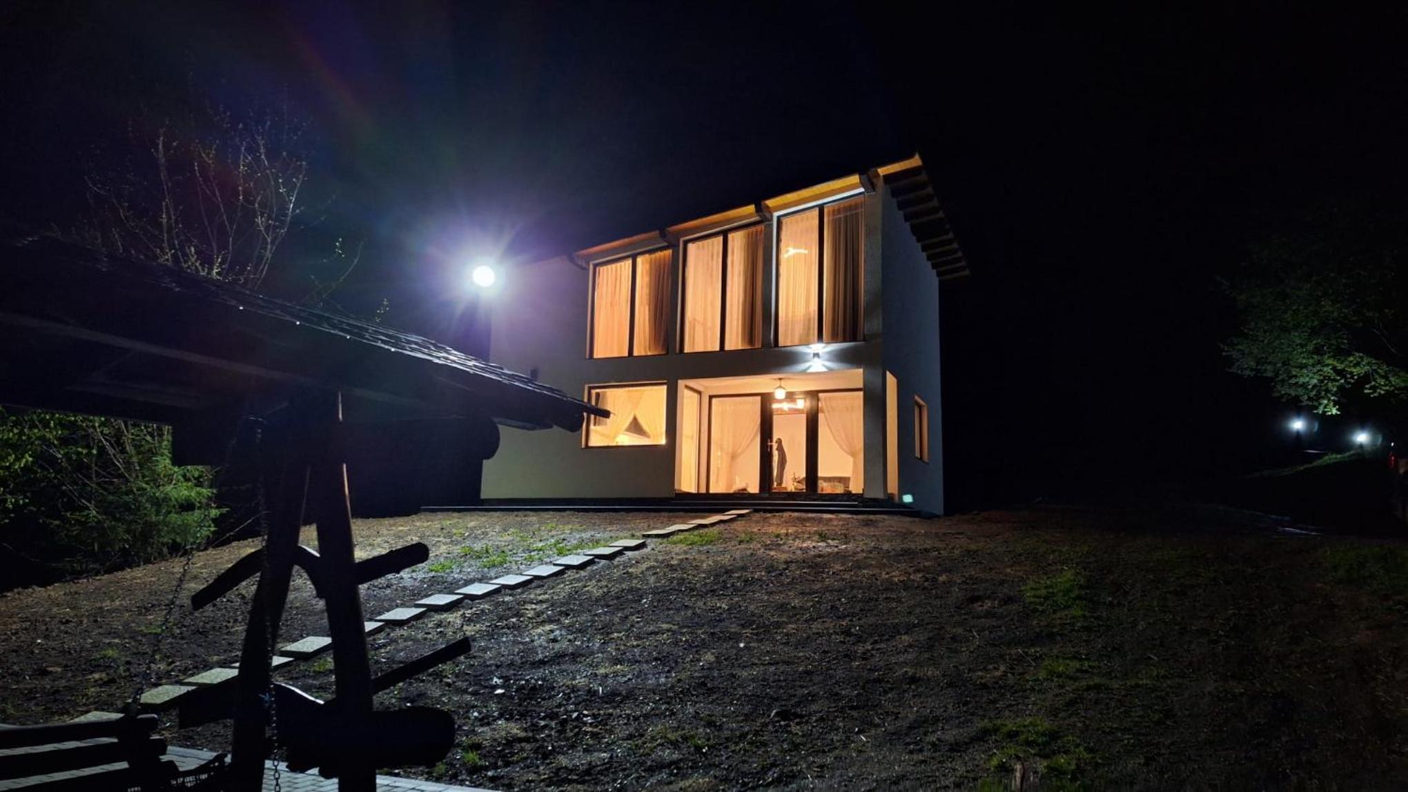 Casa dintre brazi view 5